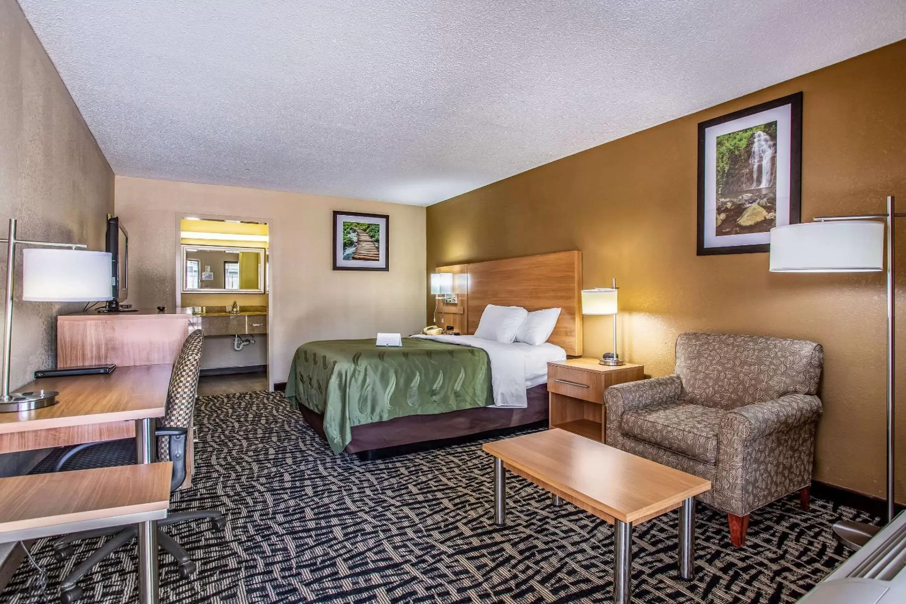 Photo of the whole room in Quality Inn Bowling Green
