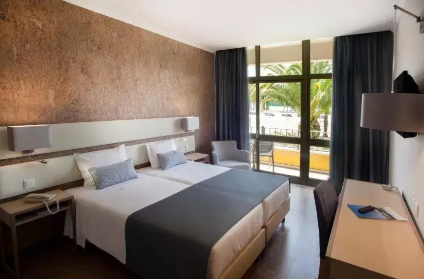 Bedroom, Bed in VILA PARK Nature & Business Hotel