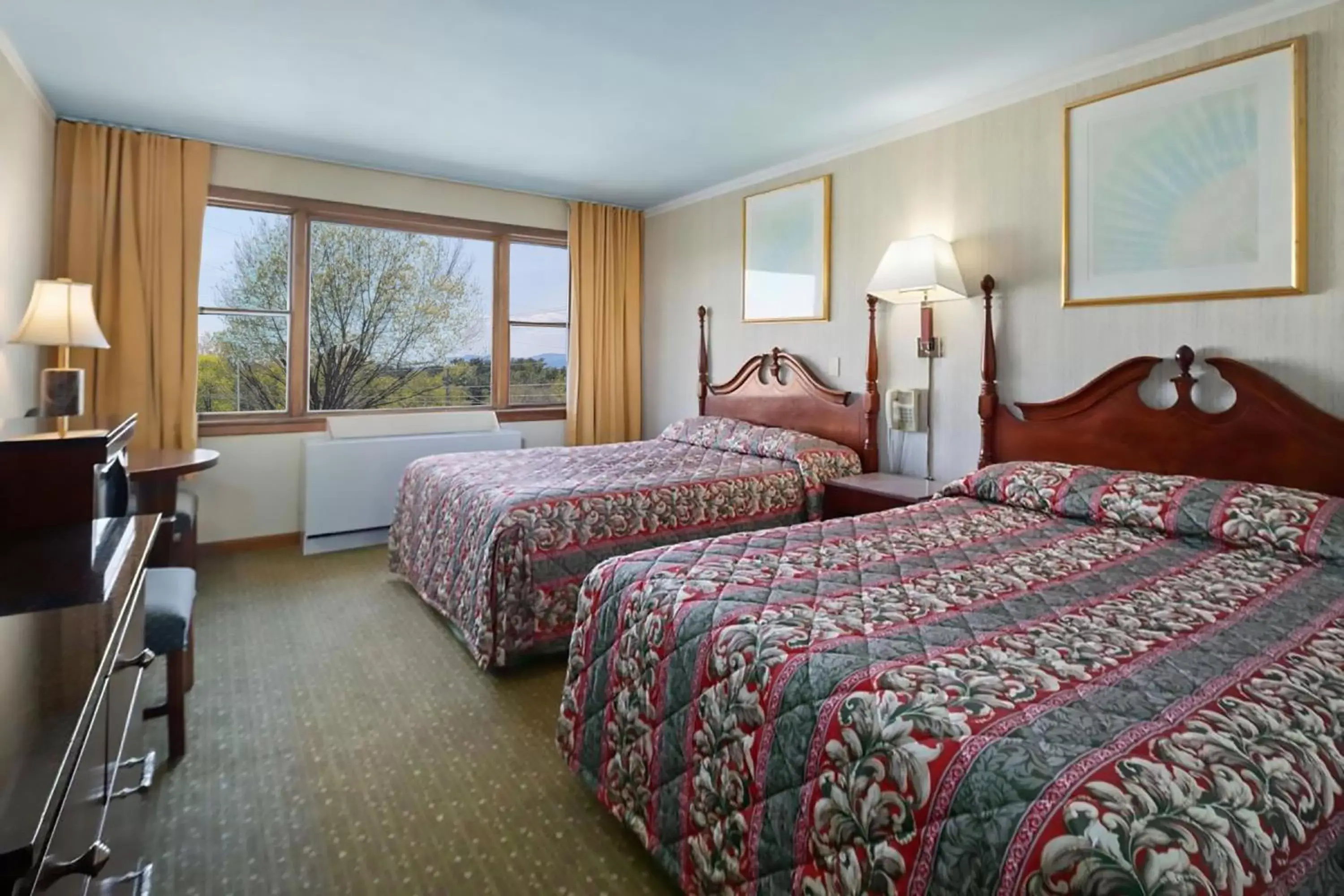 Bedroom, Bed in South Side Inn - Burlington