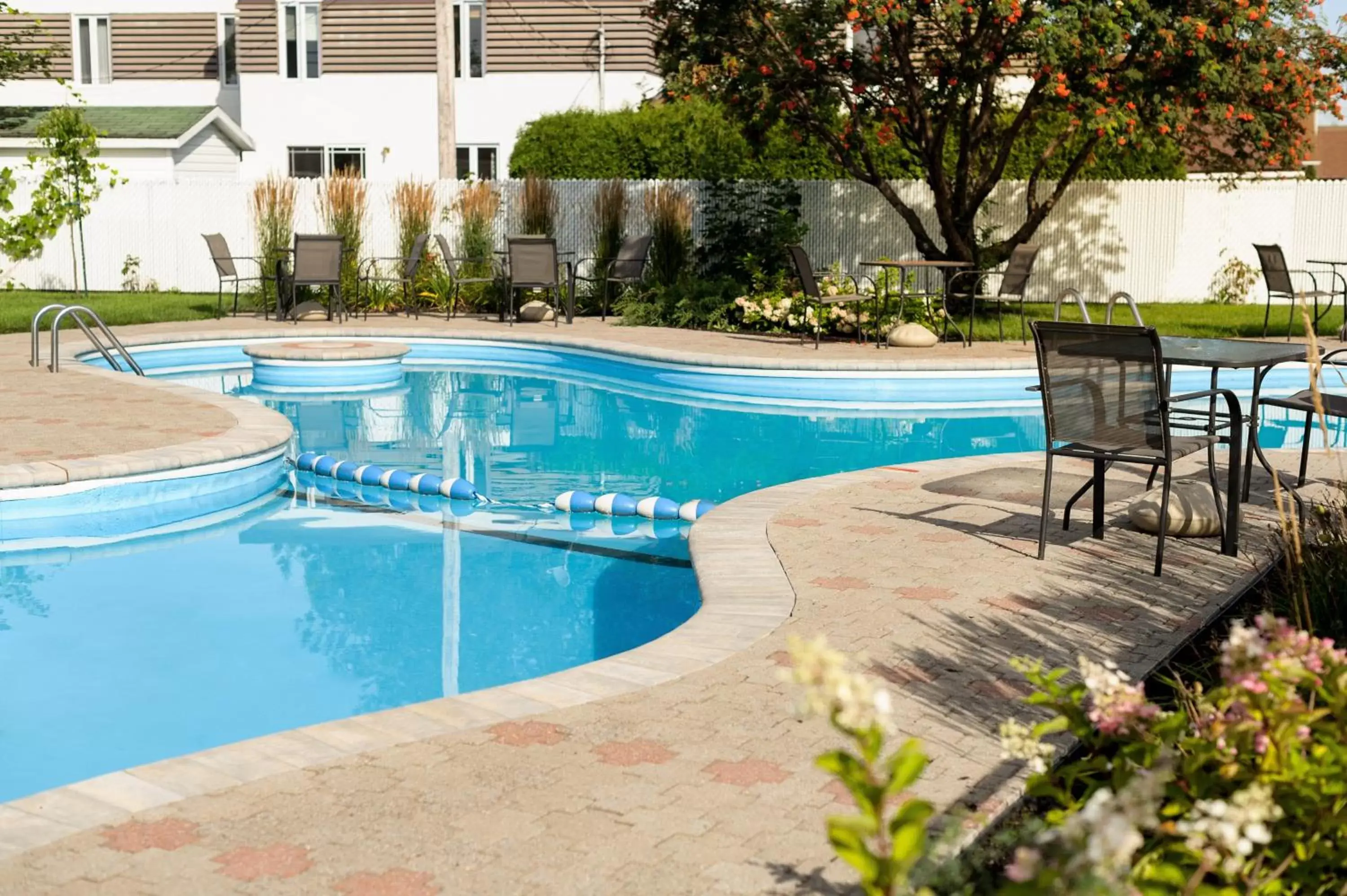 Swimming Pool in Hotel Le Montagnais