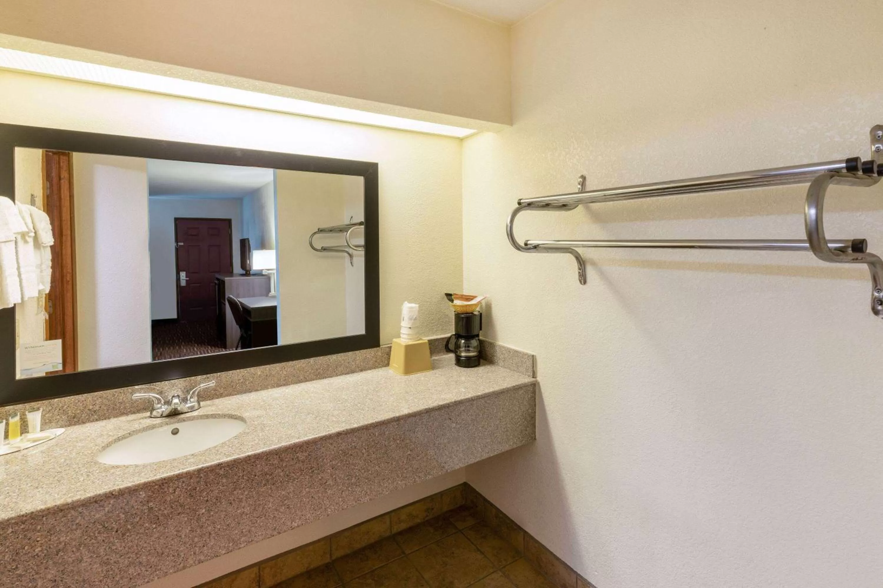 TV and multimedia in Super 8 by Wyndham Seguin