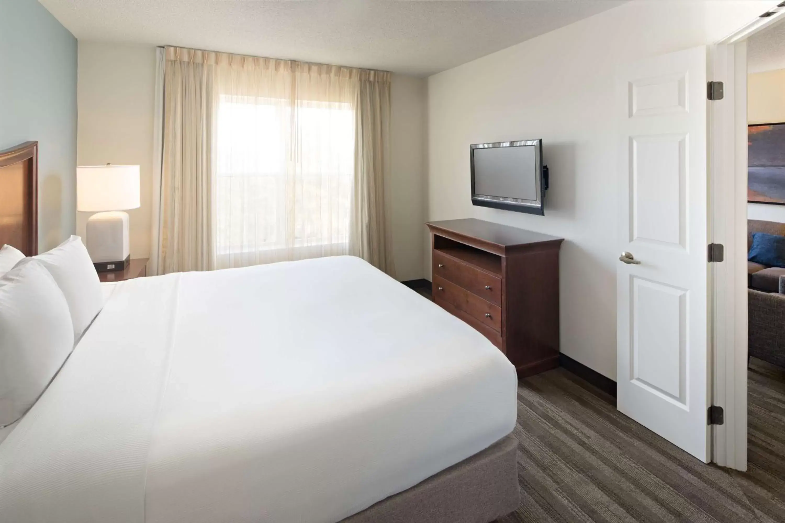 Bedroom, Bed in Hyatt House Herndon/Reston