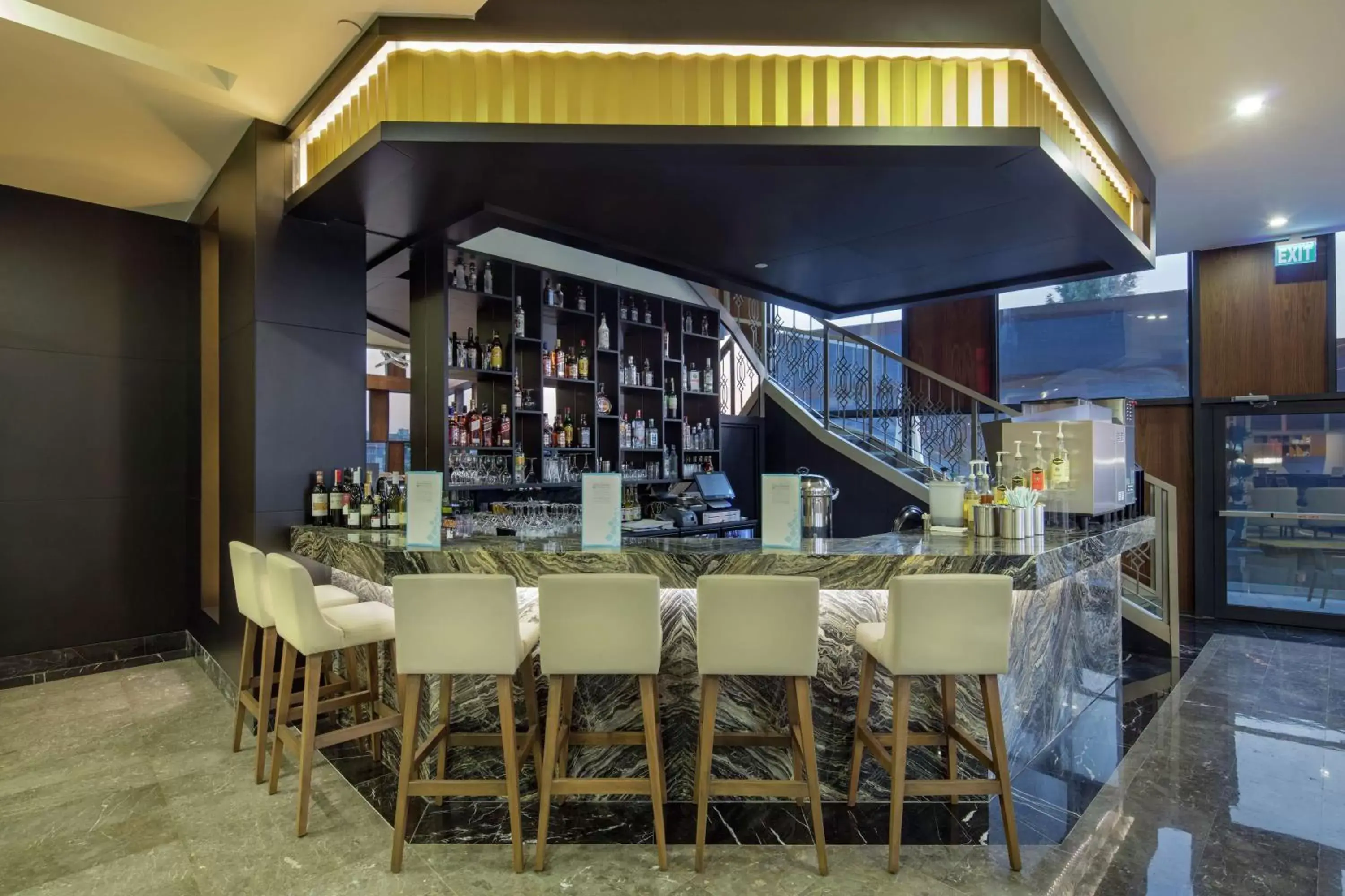 Lounge or bar, Restaurant/Places to Eat in Hilton Garden Inn Yalova