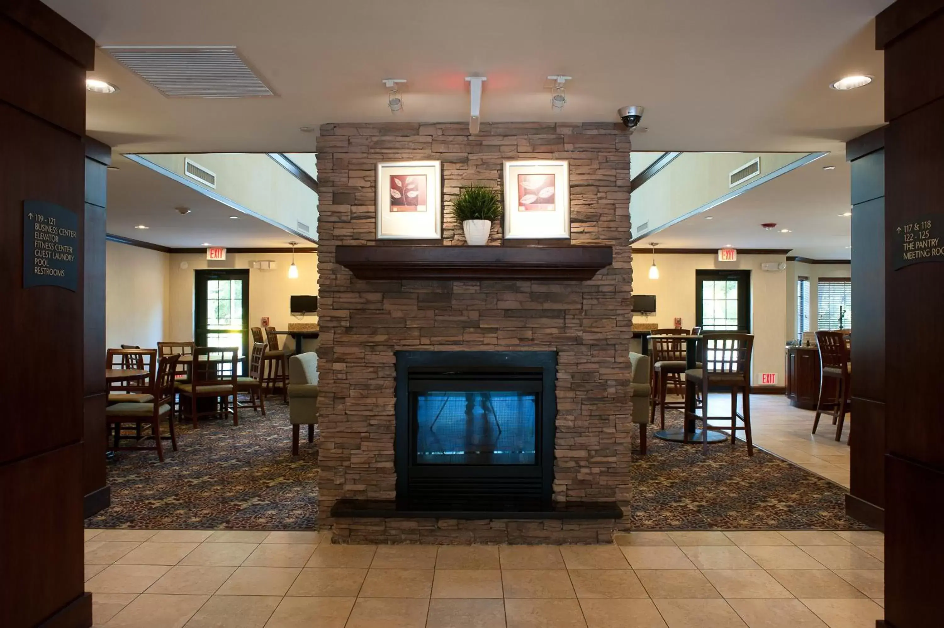 Property building, Restaurant/Places to Eat in Staybridge Suites East Stroudsburg - Poconos, an IHG Hotel