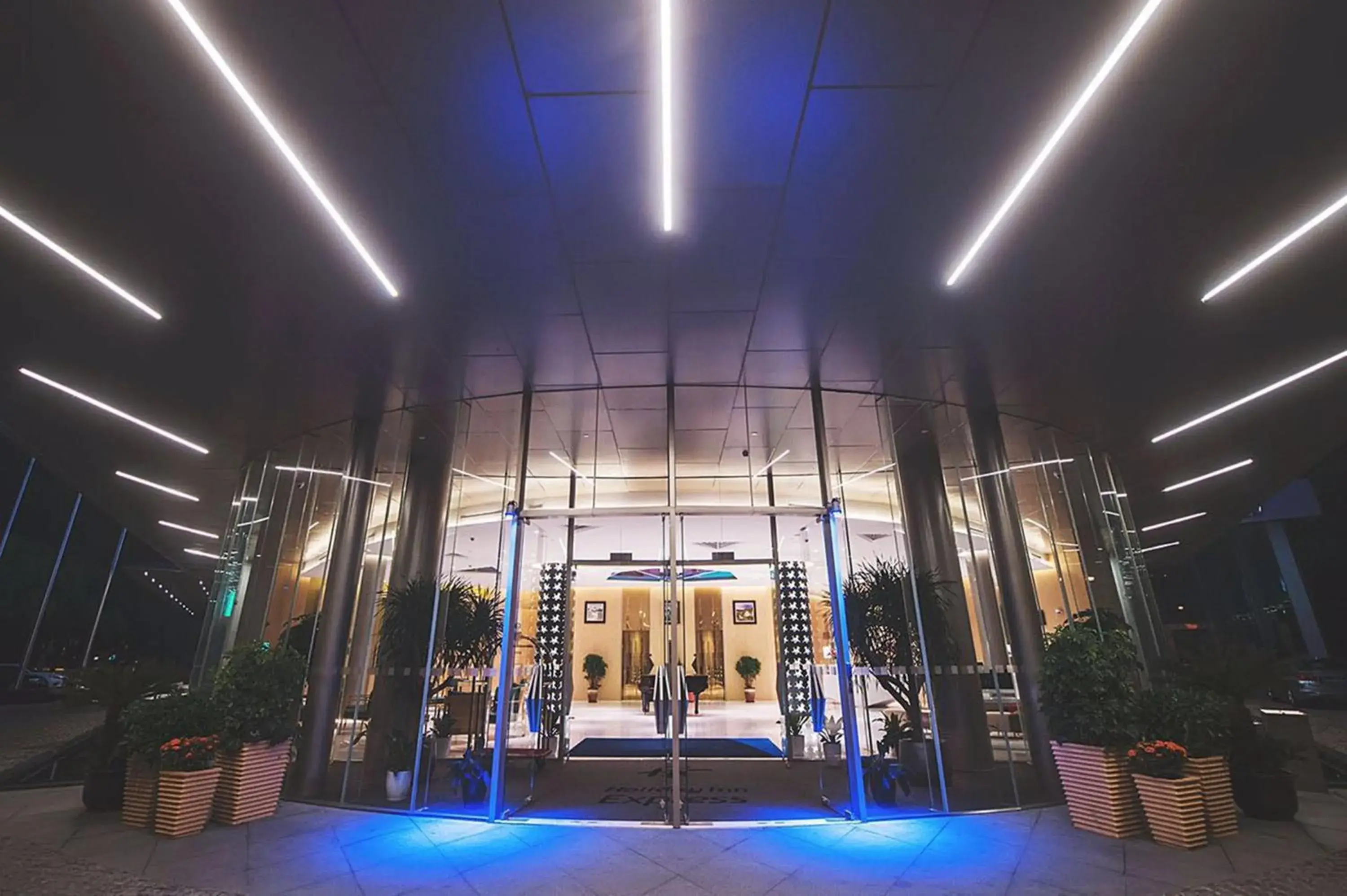 Property building in Holiday Inn Express Shanghai Songjiang Fangta by IHG Property building in Holiday Inn Express Shanghai Songjiang Fangta by IHG