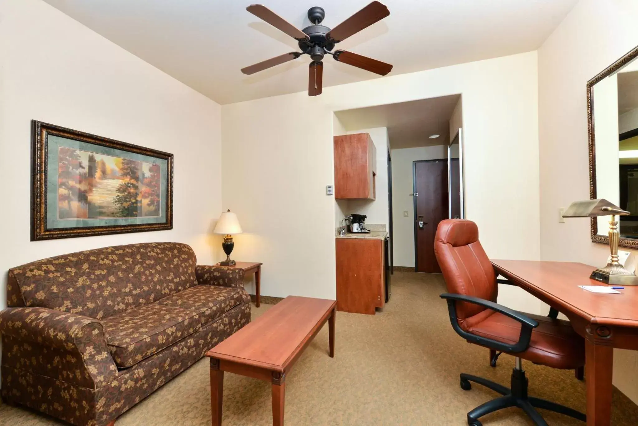 Photo of the whole room, Seating Area in Holiday Inn Express Hotel & Suites Las Cruces, an IHG Hotel