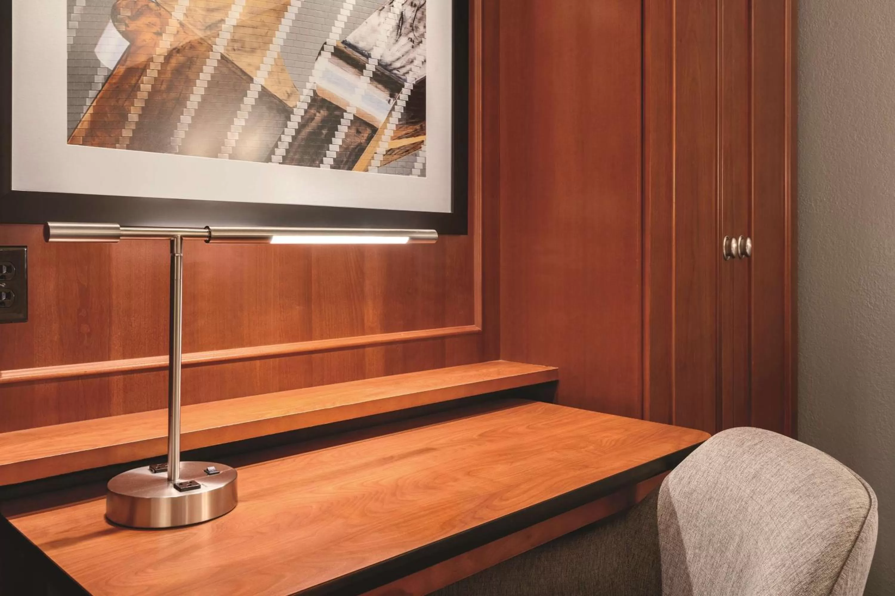 Bed in Hampton Inn Des Moines-Airport