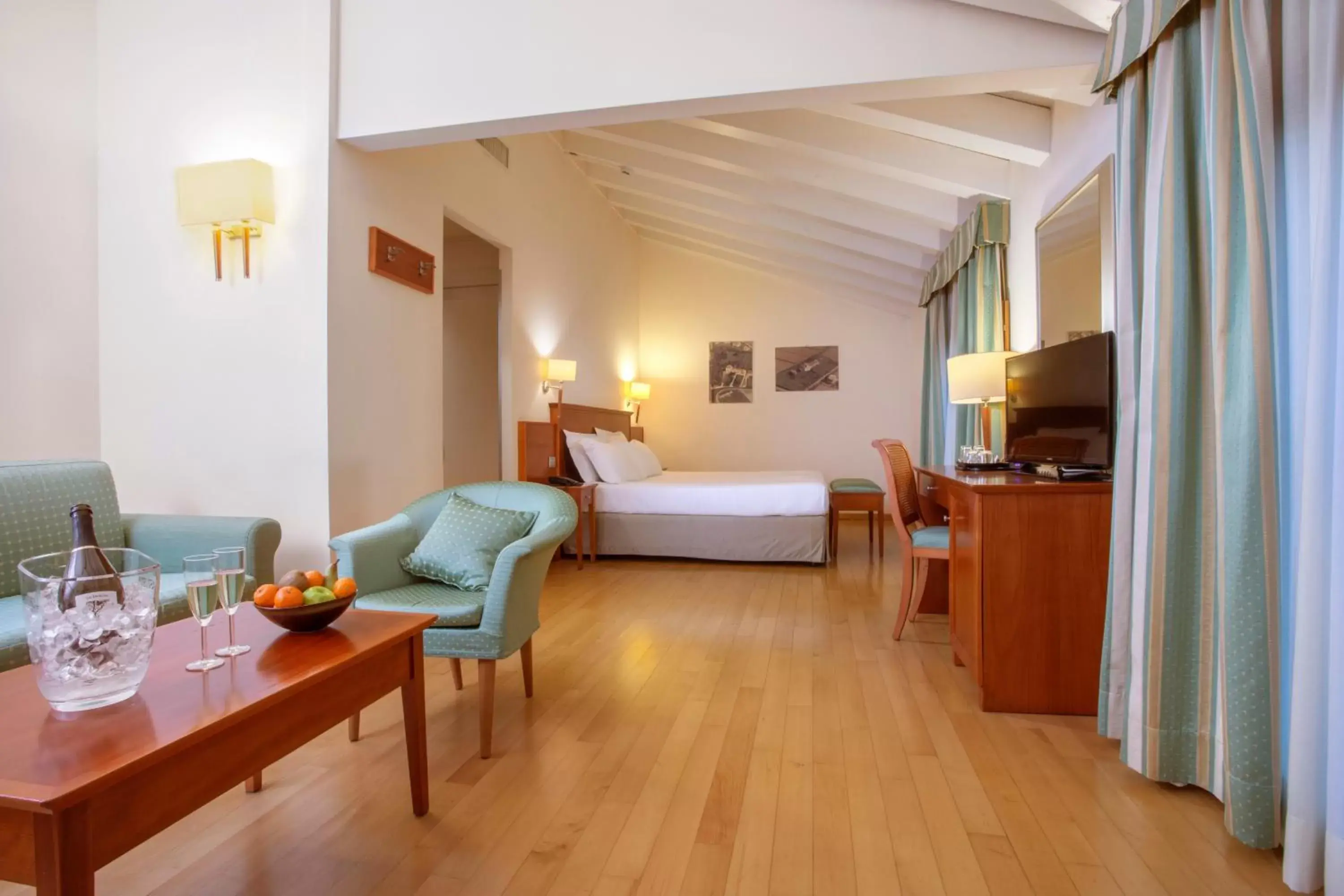 Bed in BEST WESTERN Titian Inn Hotel Treviso Bed in BEST WESTERN Titian Inn Hotel Treviso