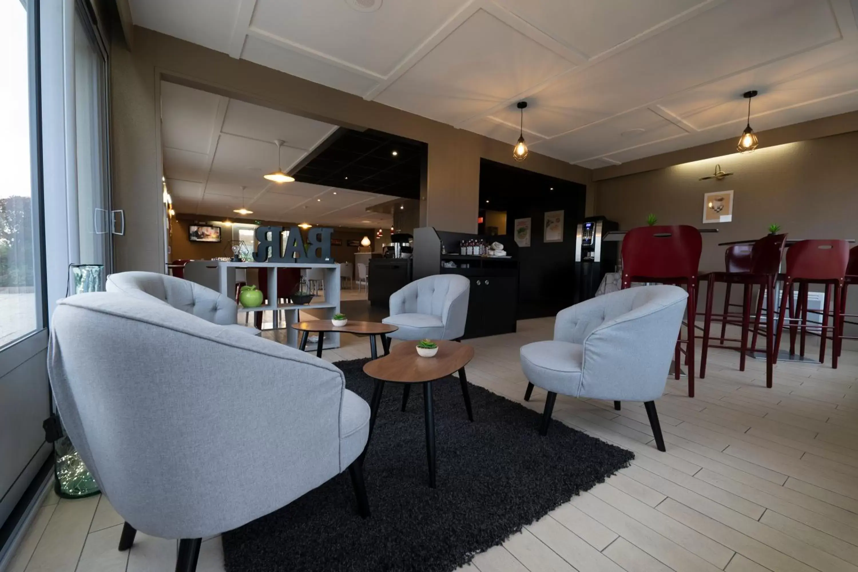 Lounge or bar in Campanile Lorient - Lanester