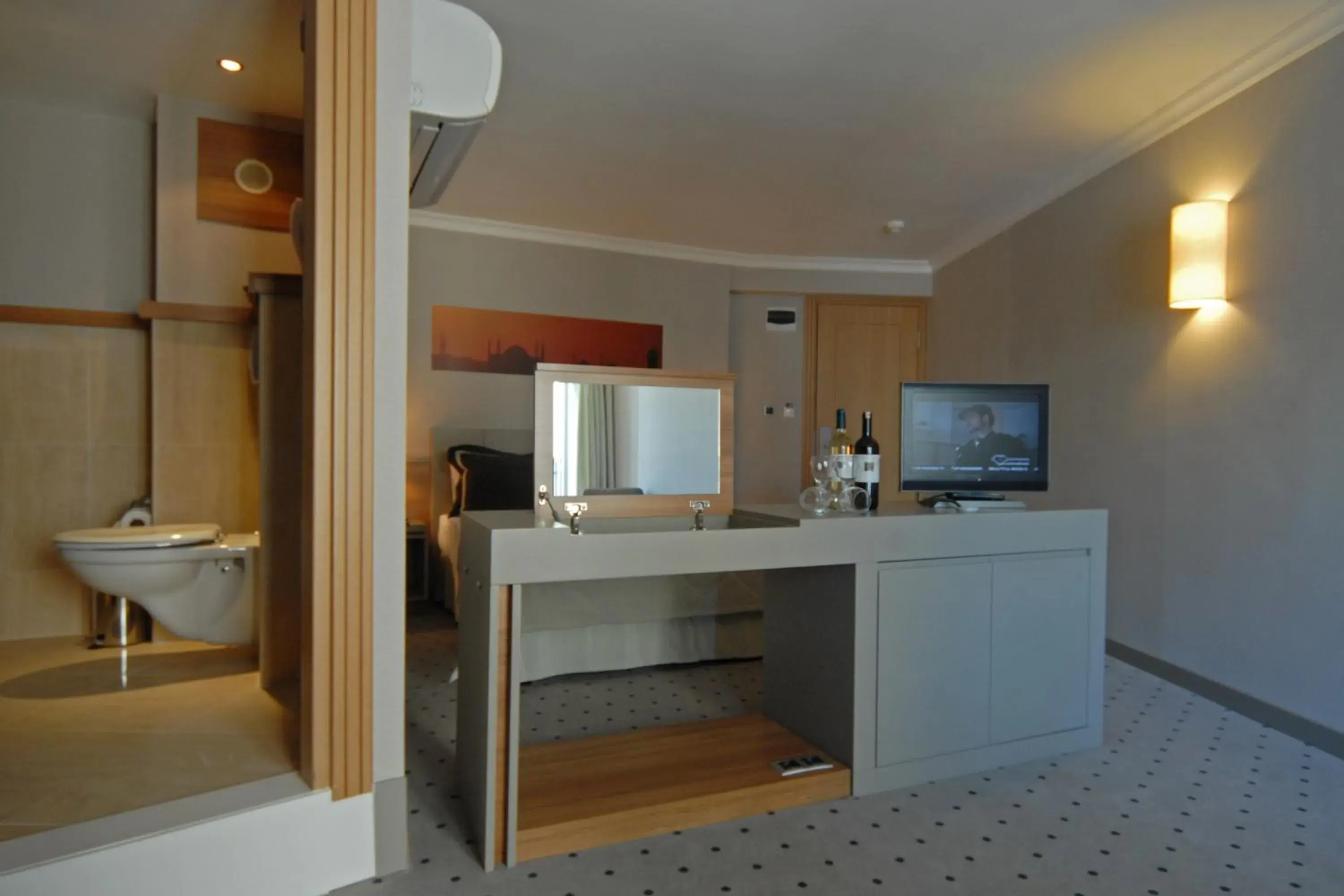Photo of the whole room, Kitchen/Kitchenette in Klas Hotel