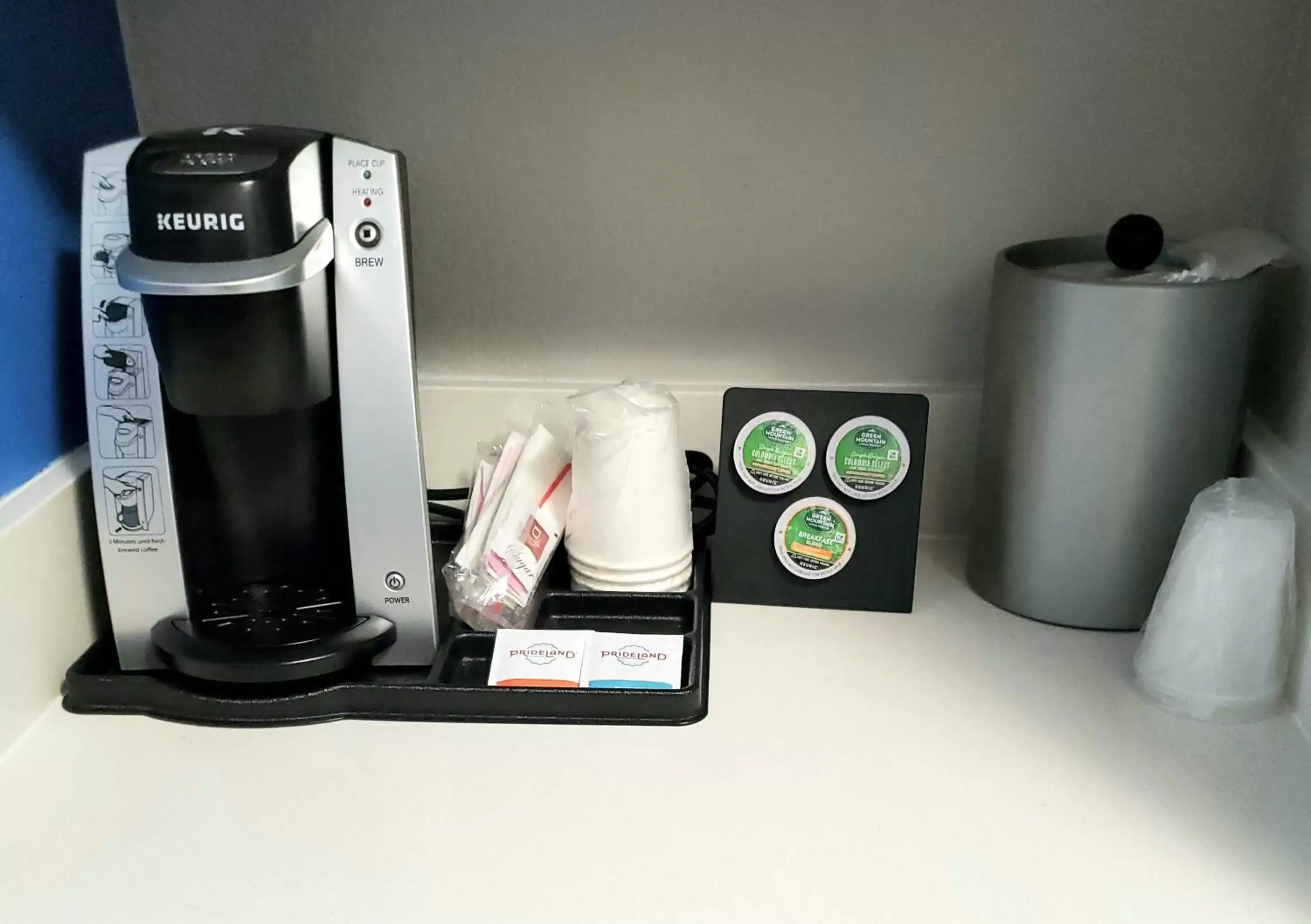 Photo of the whole room, Coffee/Tea Facilities in Holiday Inn Express & Suites Moore, an IHG Hotel