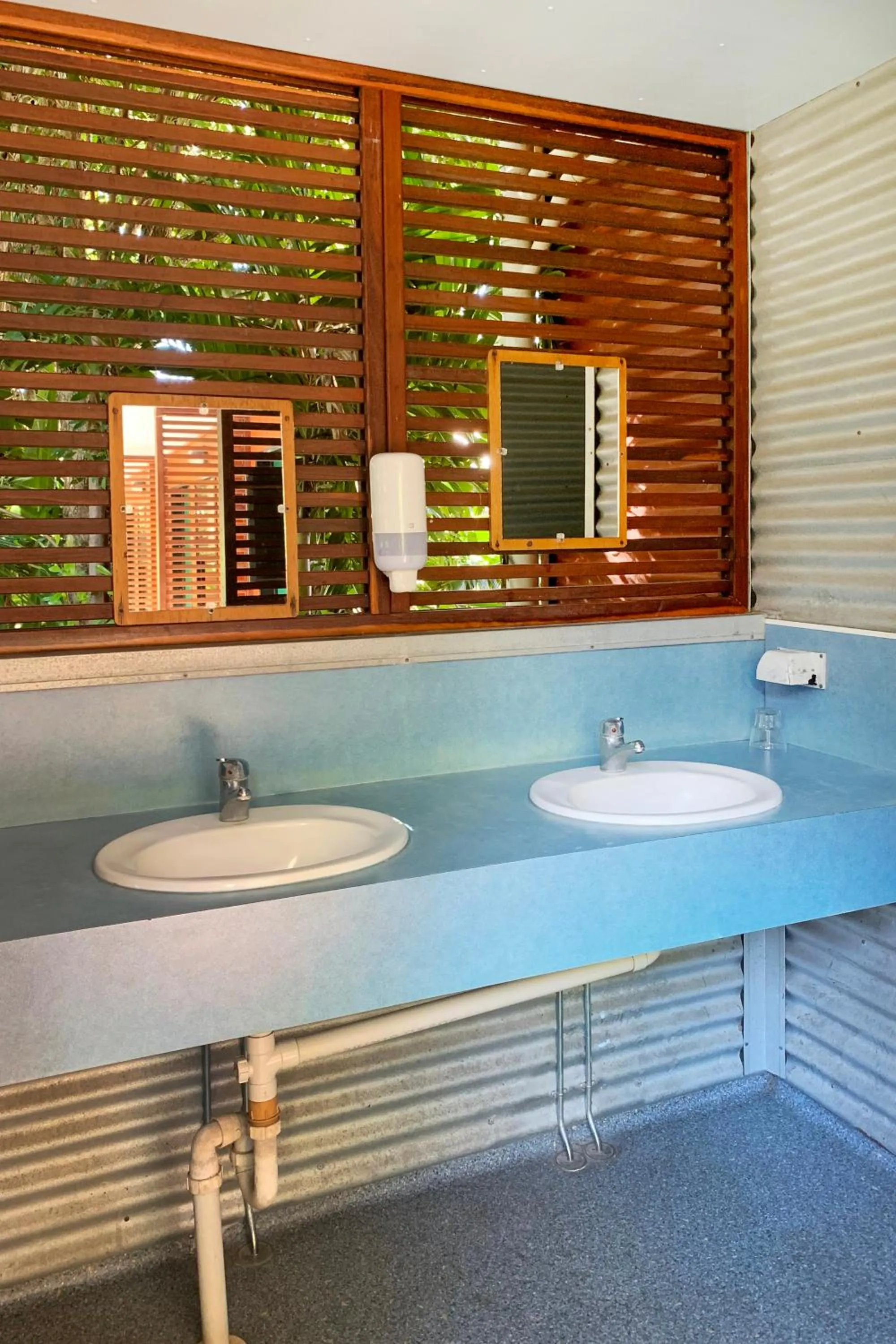 Shower in Airlie Beach Magnums - Adults Only