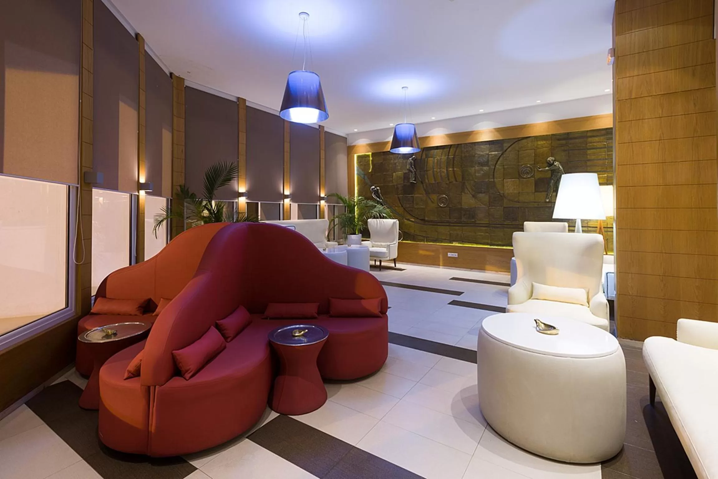 Communal lounge/ TV room in Golf Royal Hotel