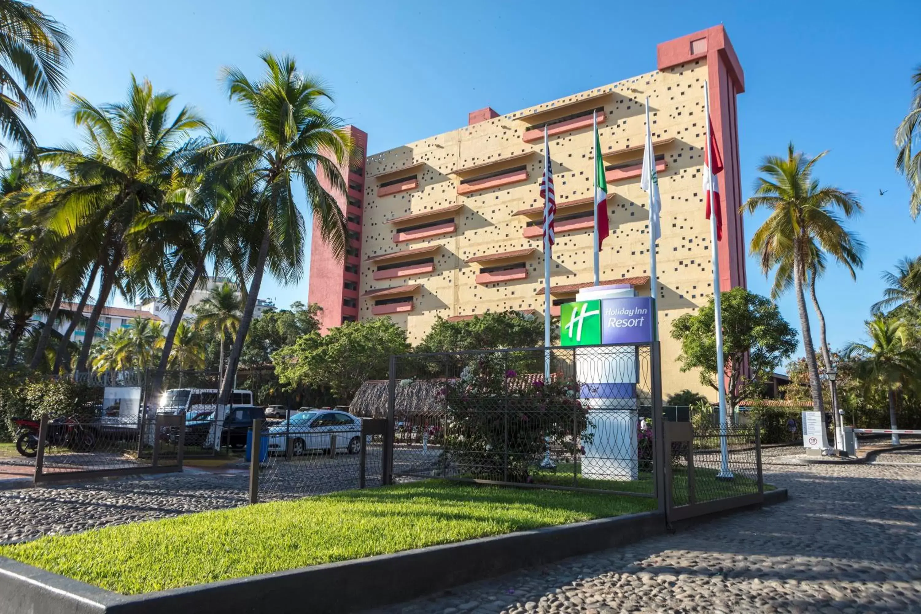 Property Building in Holiday Inn Resort Ixtapa All-Inclusive, an IHG Hotel