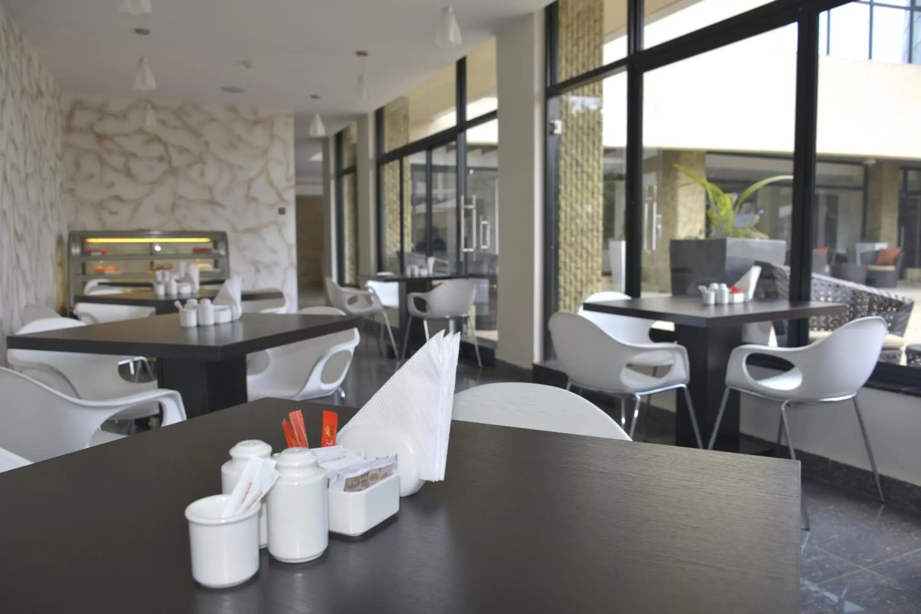 Restaurant/places to eat in La Maison Royale Restaurant/places to eat in La Maison Royale