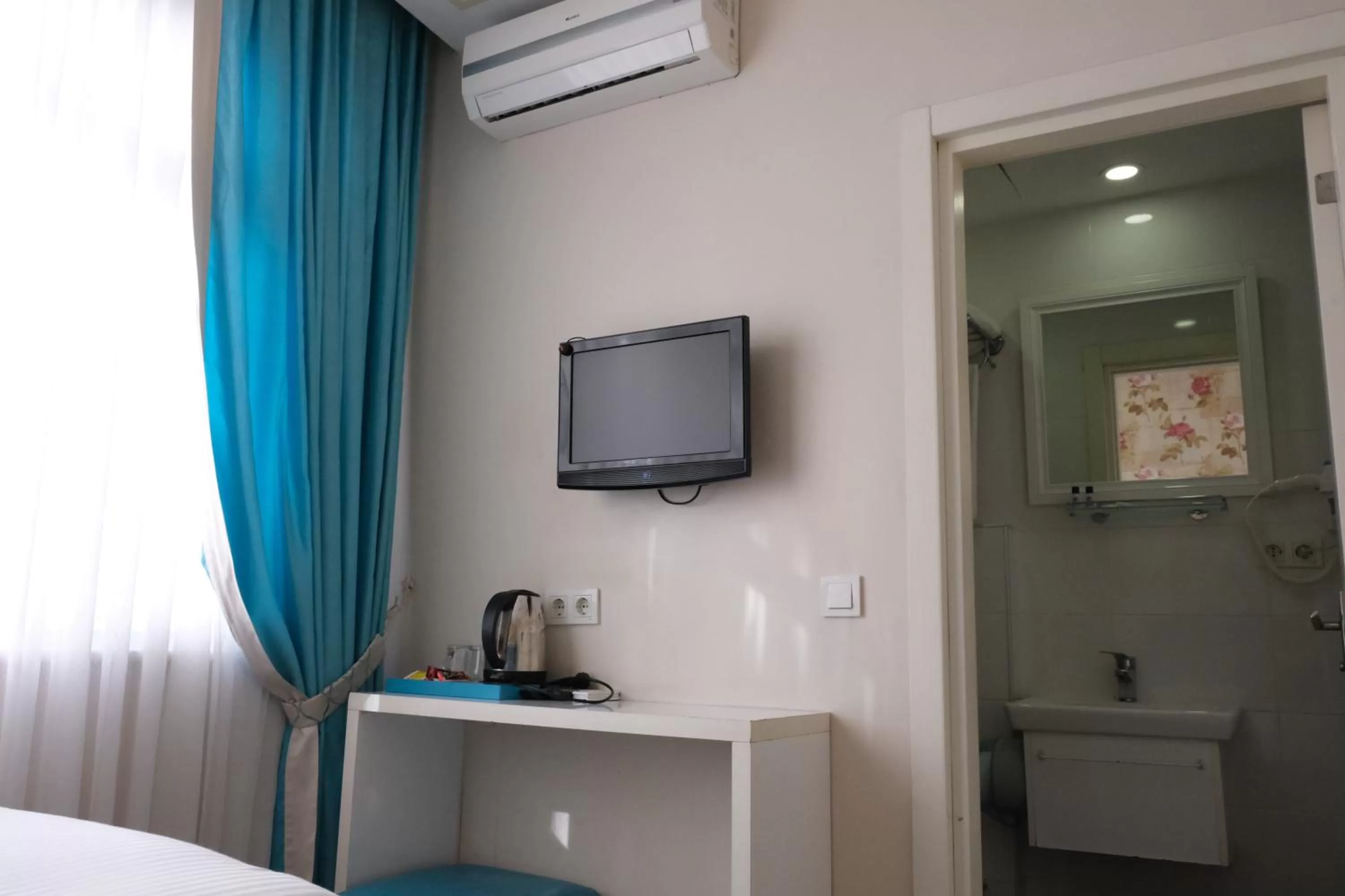 Bathroom, Bed in Star Holiday Hotel