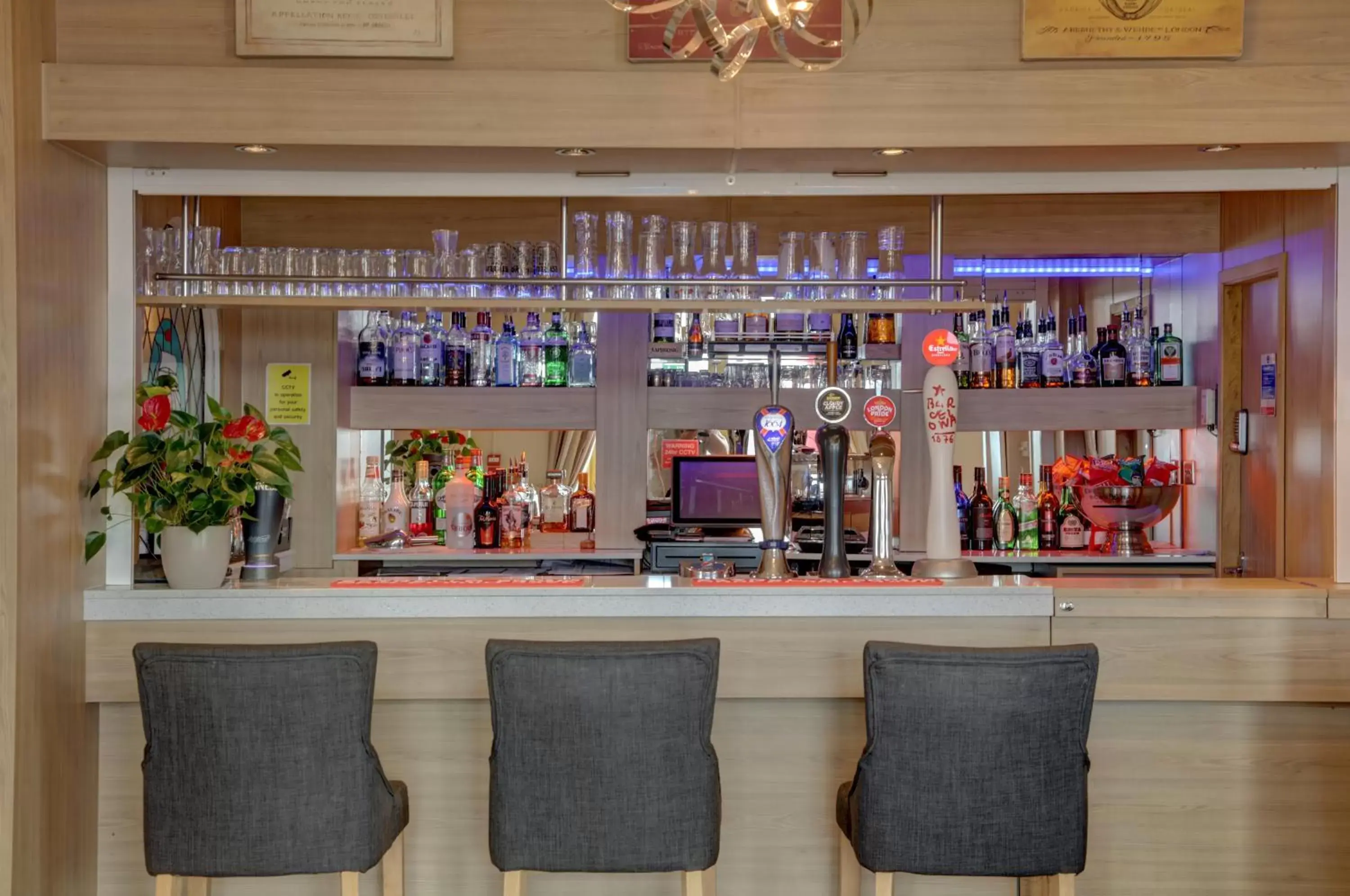 Lounge or bar, Lounge/Bar in Best Western Princes Marine Hotel