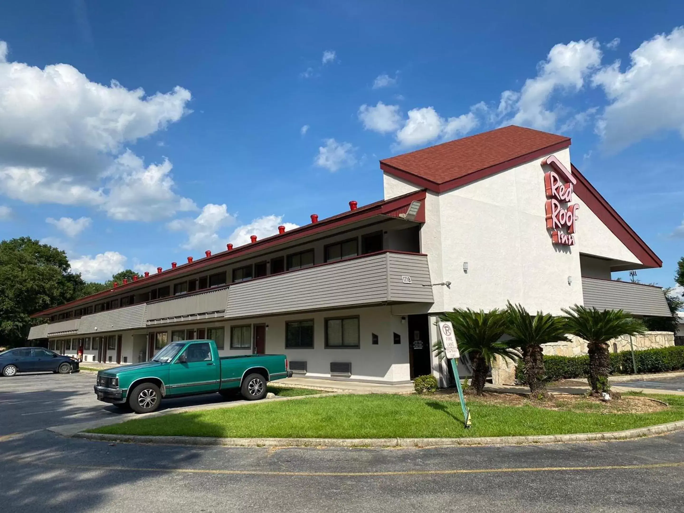 Property building in Red Roof Inn Lafayette, LA Property building in Red Roof Inn Lafayette, LA