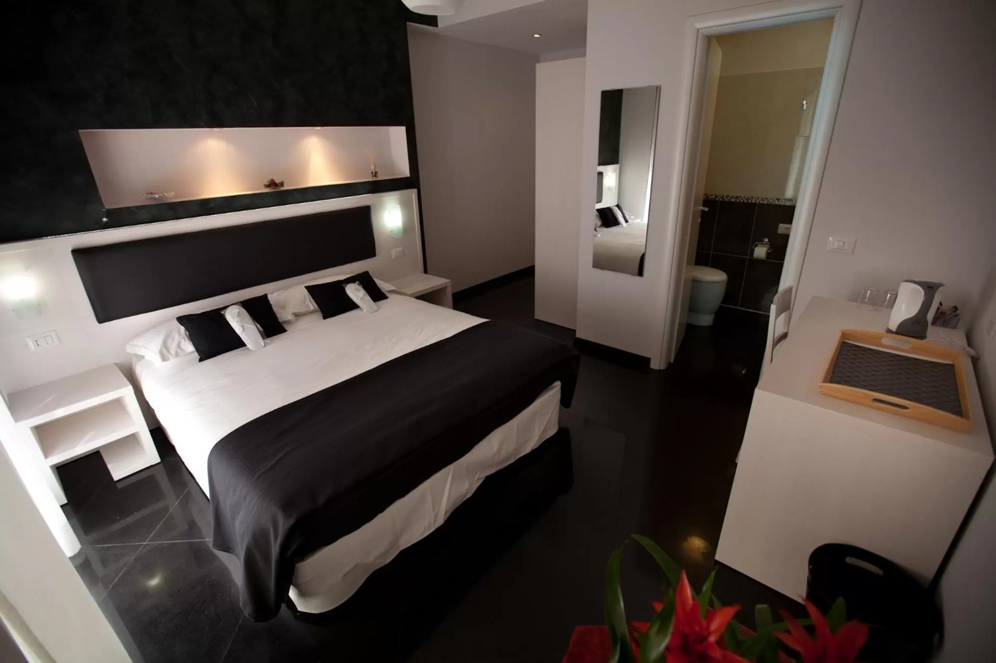 Photo of the whole room, Bed in Heart of Rome Rooms