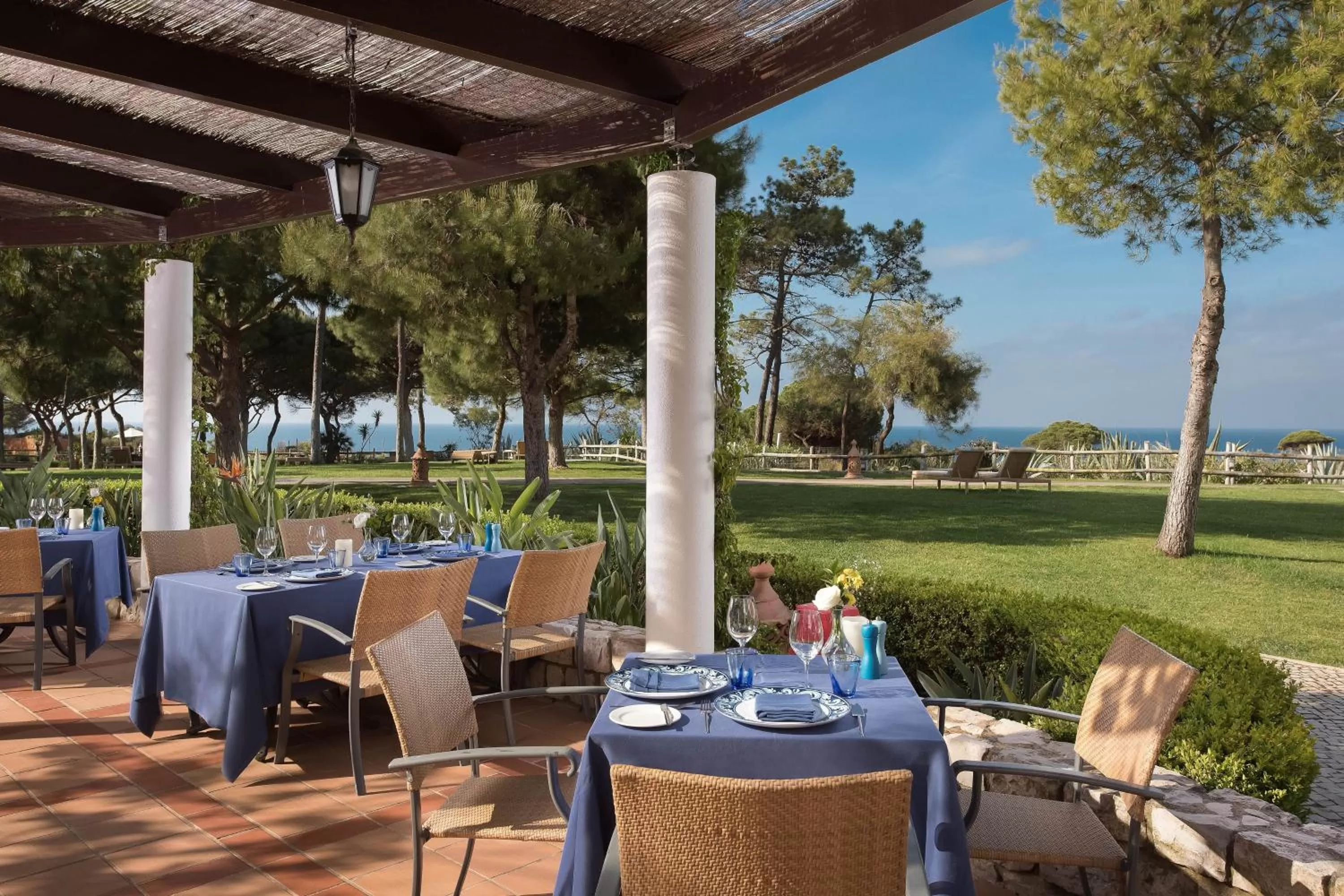 Restaurant/places to eat in Pine Cliffs Residence, a Luxury Collection Resort, Algarve