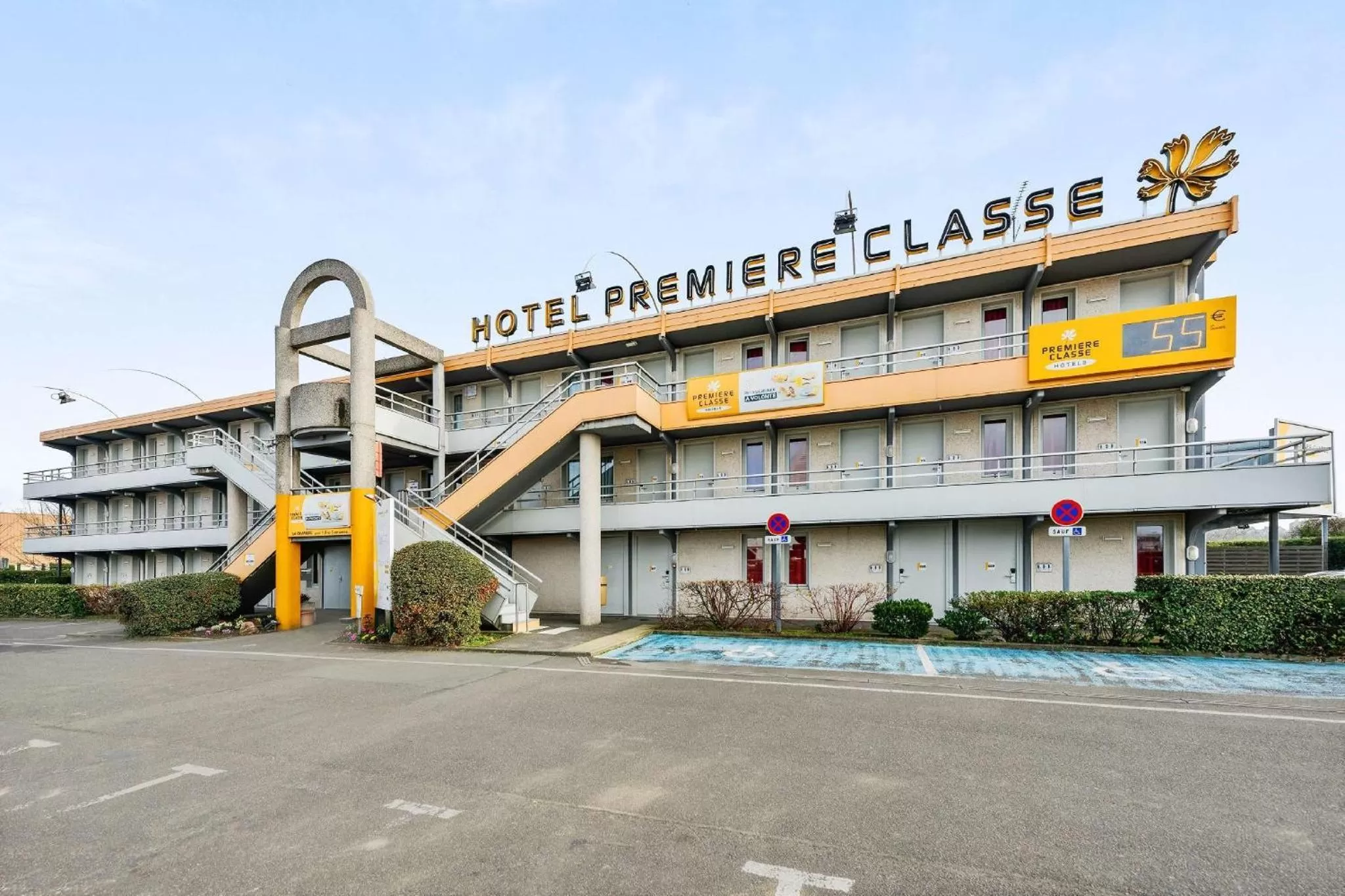 Property building in Hotel Fleury Merogis - Ex Premiere Classe Fleury Merogis