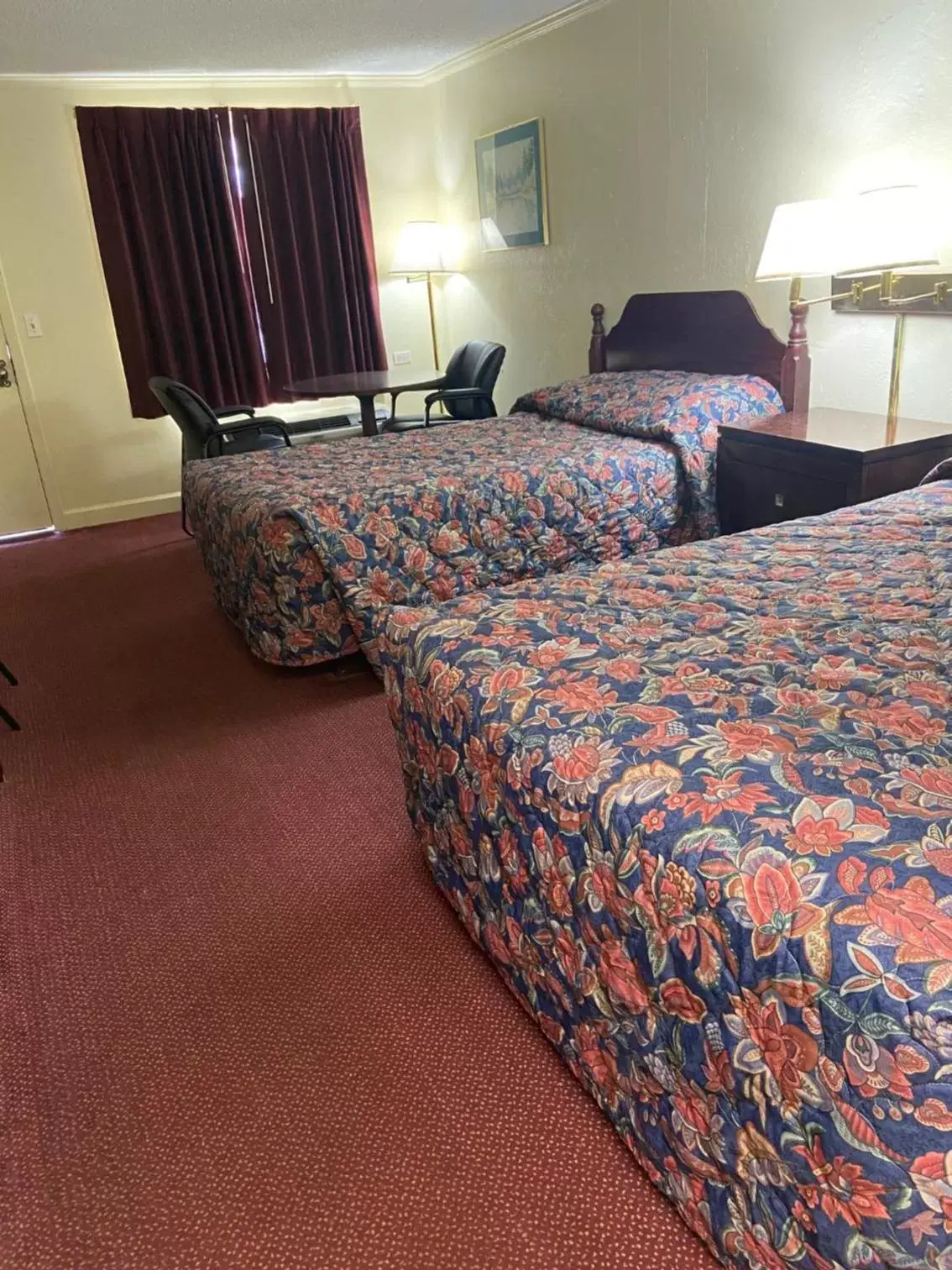 Photo of the whole room, Bed in Corbin Inn