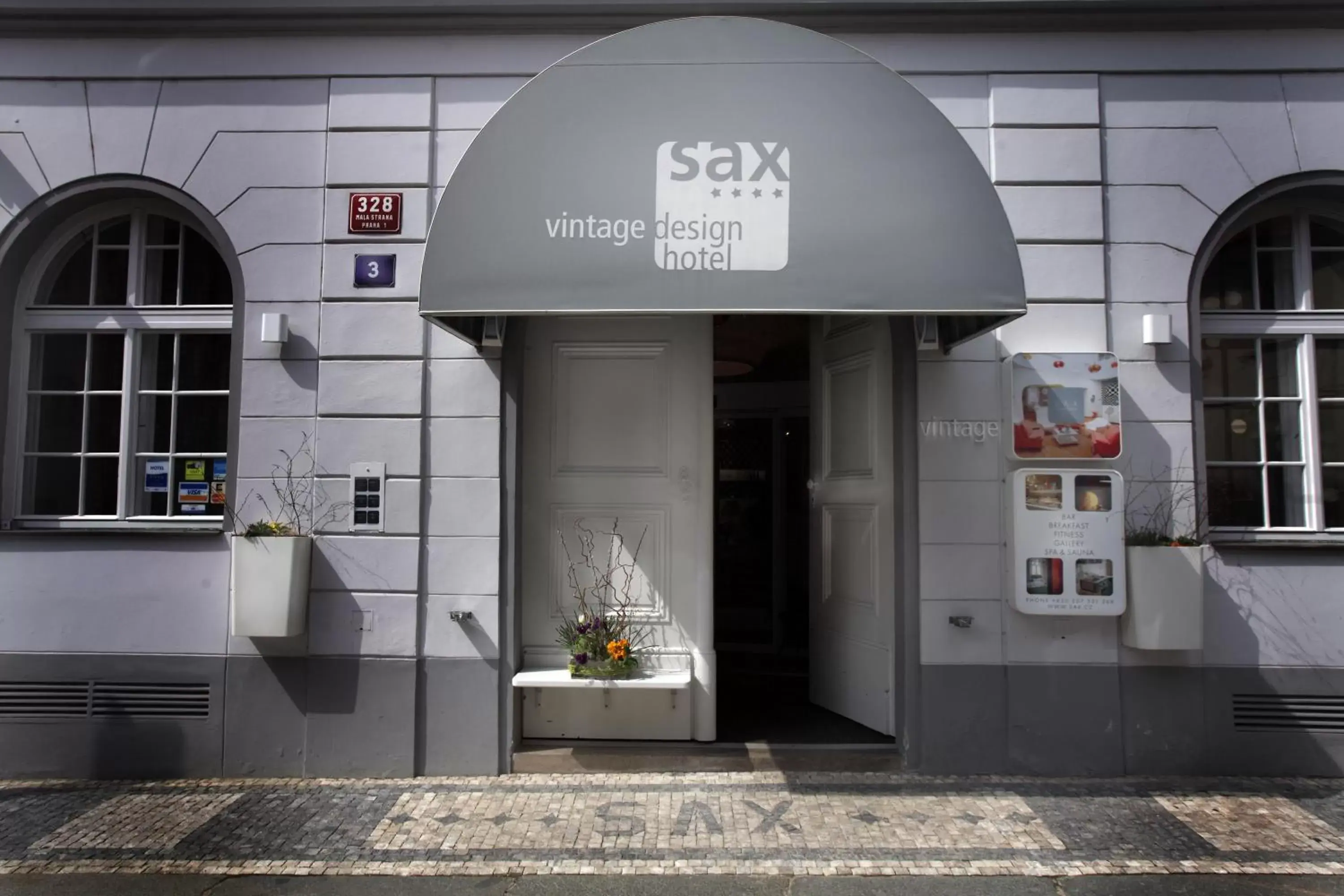 Facade/entrance in LH Vintage Design Hotel Sax