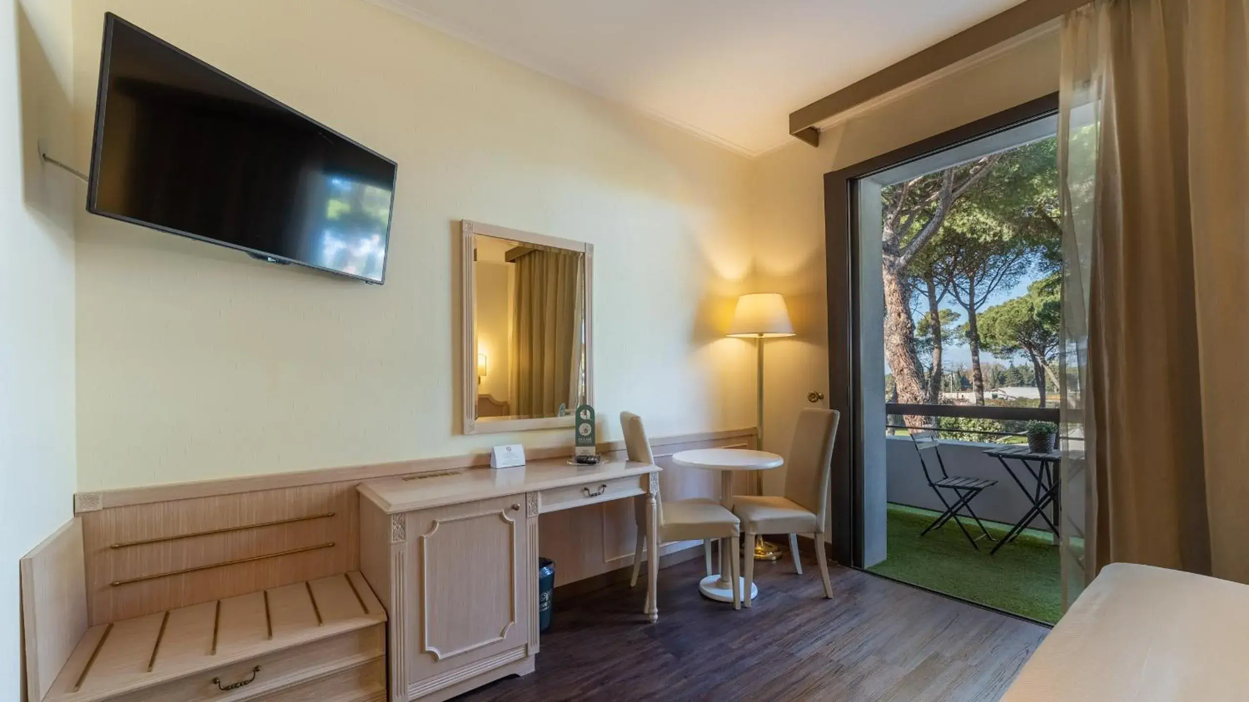 TV and multimedia, TV/Entertainment Center in Hotel Salus Terme