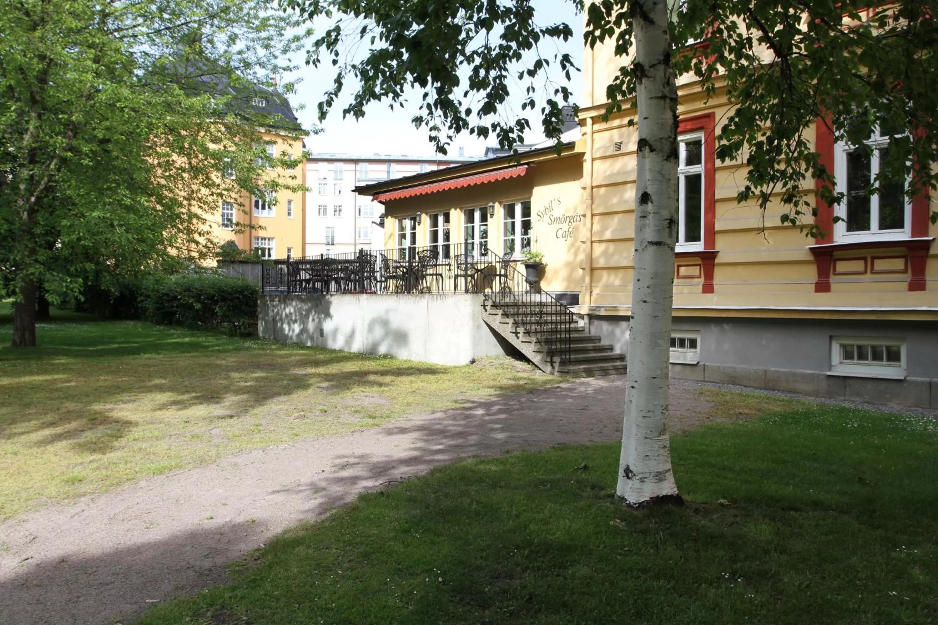 Garden view in Park Hotel Linköping Fawlty Towers