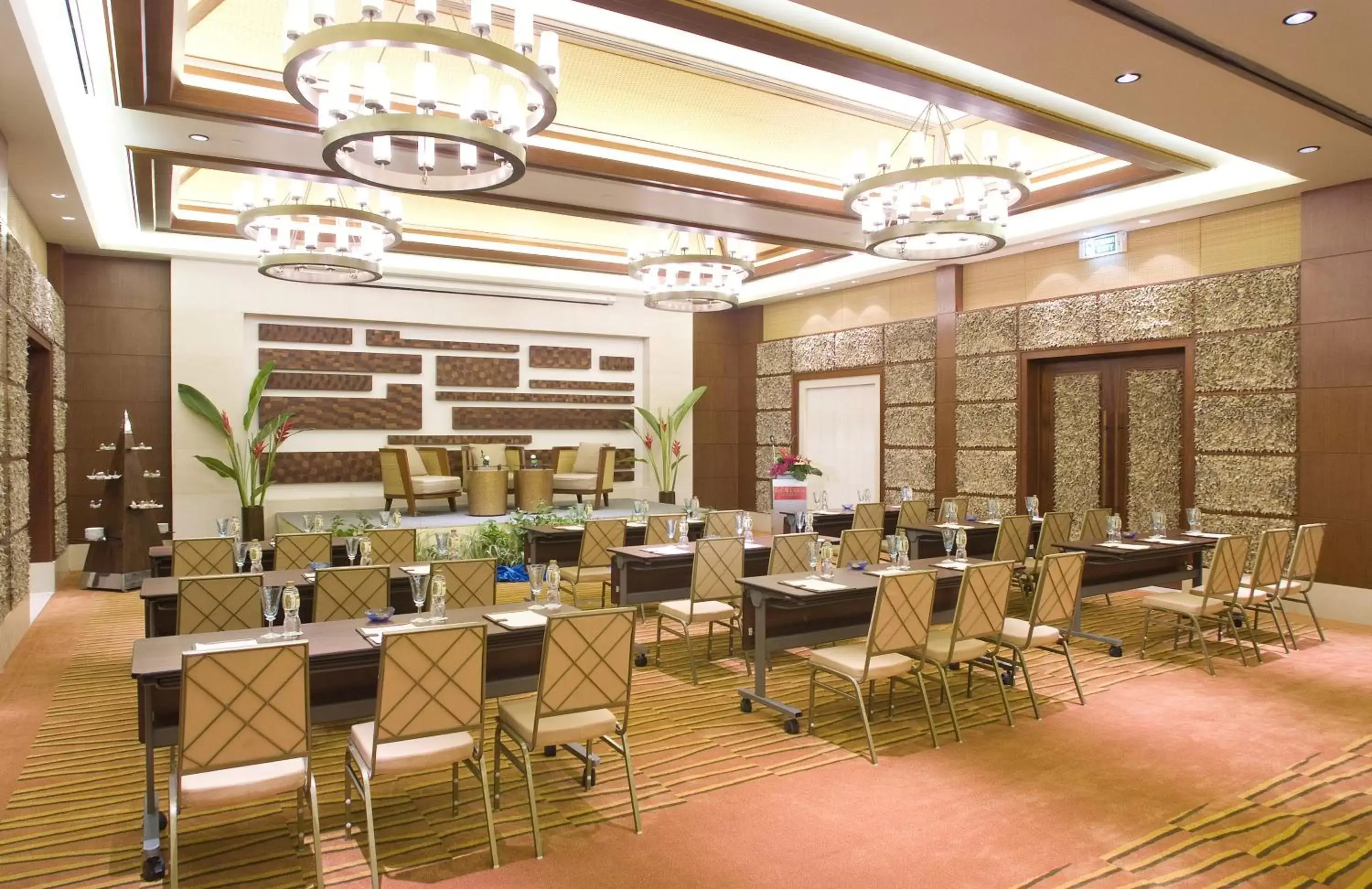 Meeting/conference room, Restaurant/Places to Eat in Centara Grand Beach Resort & Villas Krabi