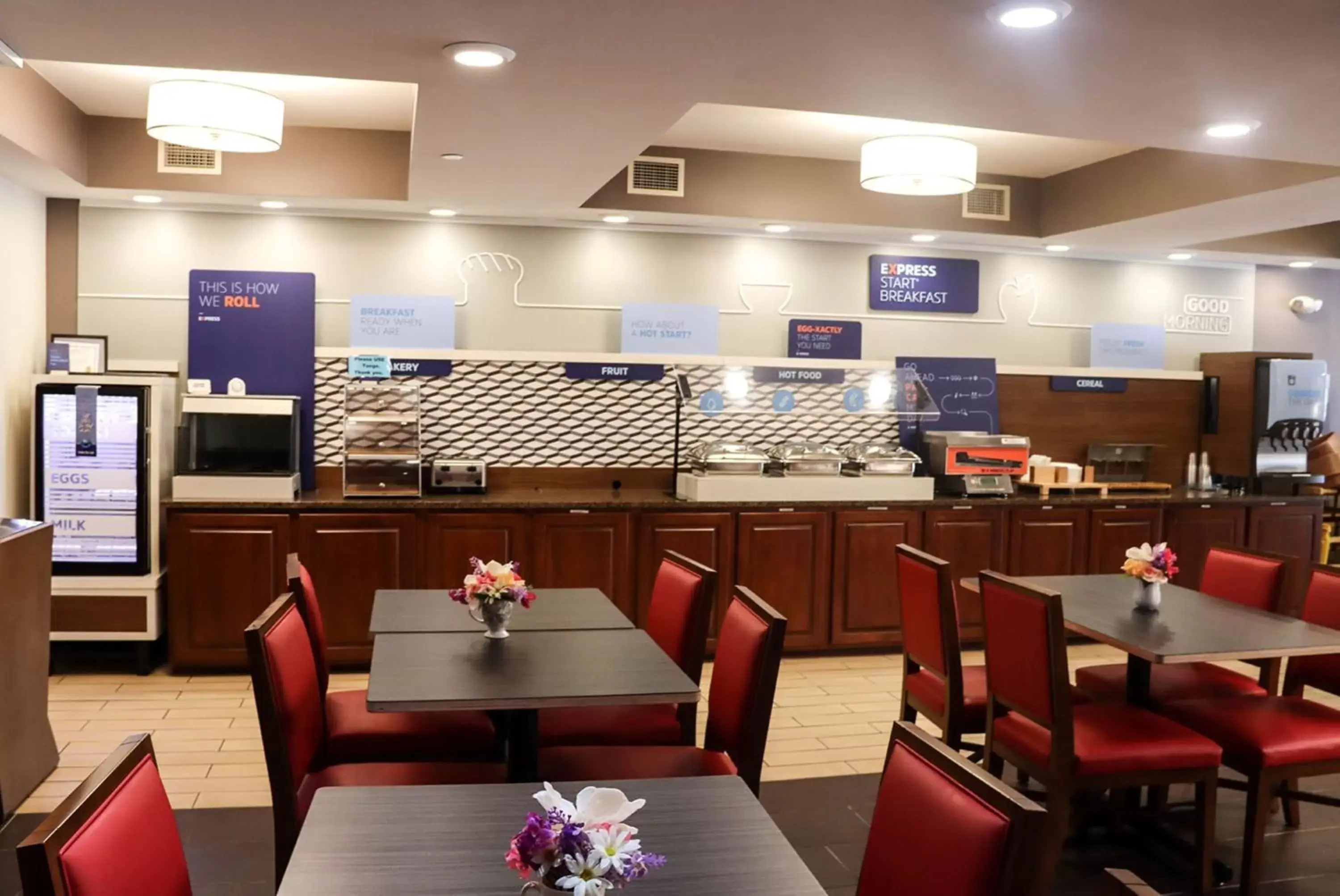 Breakfast, Restaurant/Places to Eat in Holiday Inn Express Cedar Rapids - Collins Road, an IHG Hotel