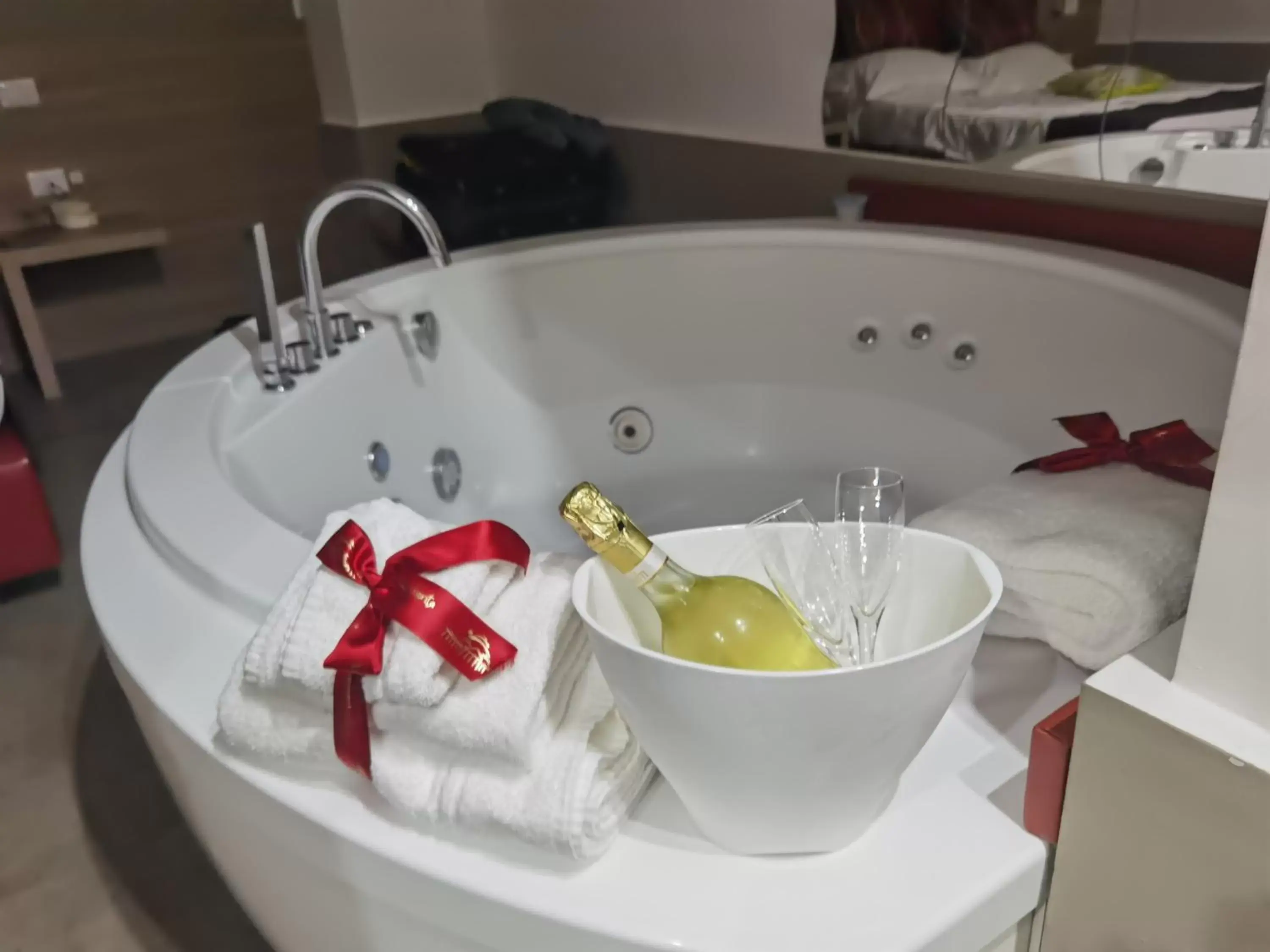 Hot Tub, Bathroom in Regina Margherita Suite
