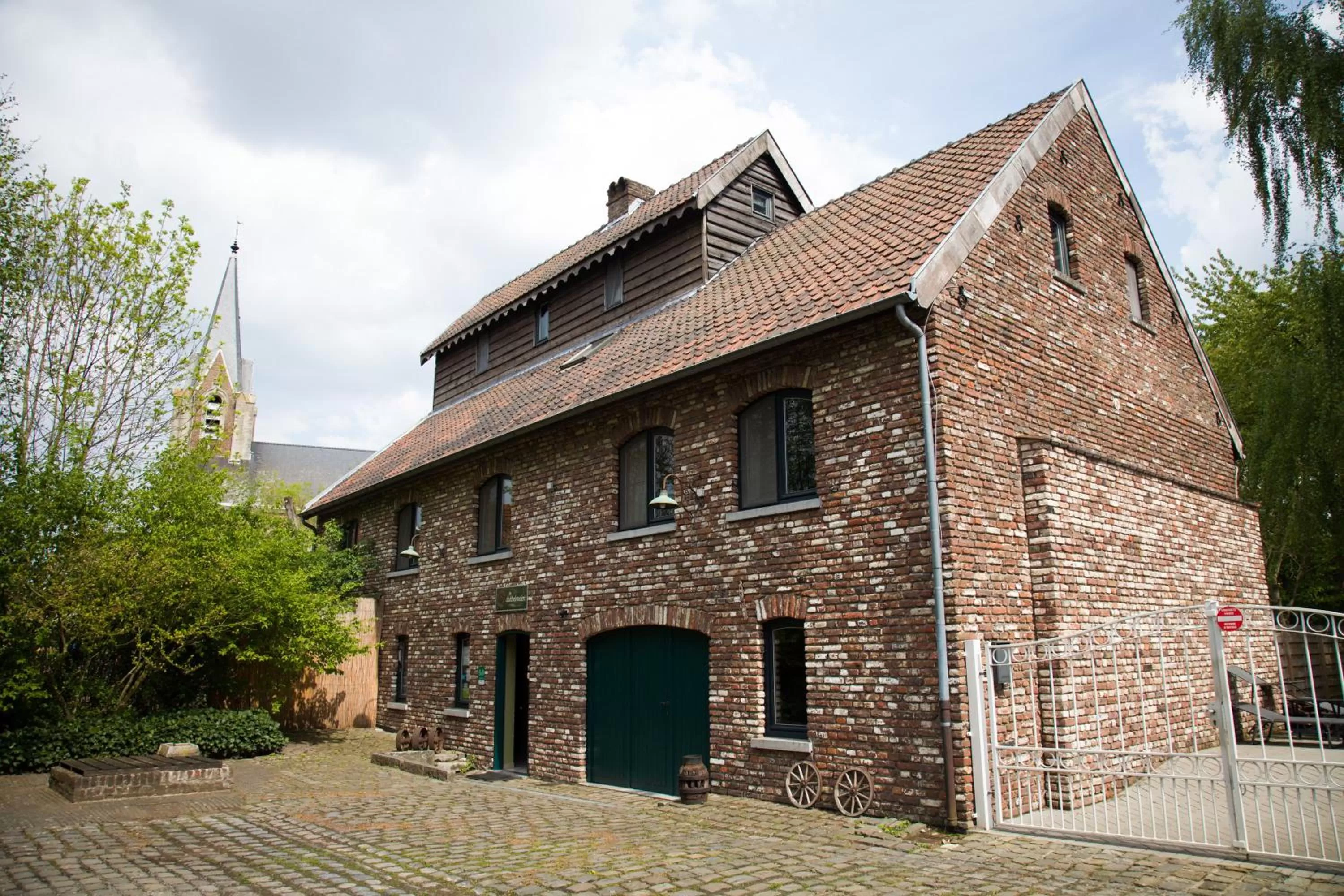 Facade/entrance in B&B De Dubbelmolen