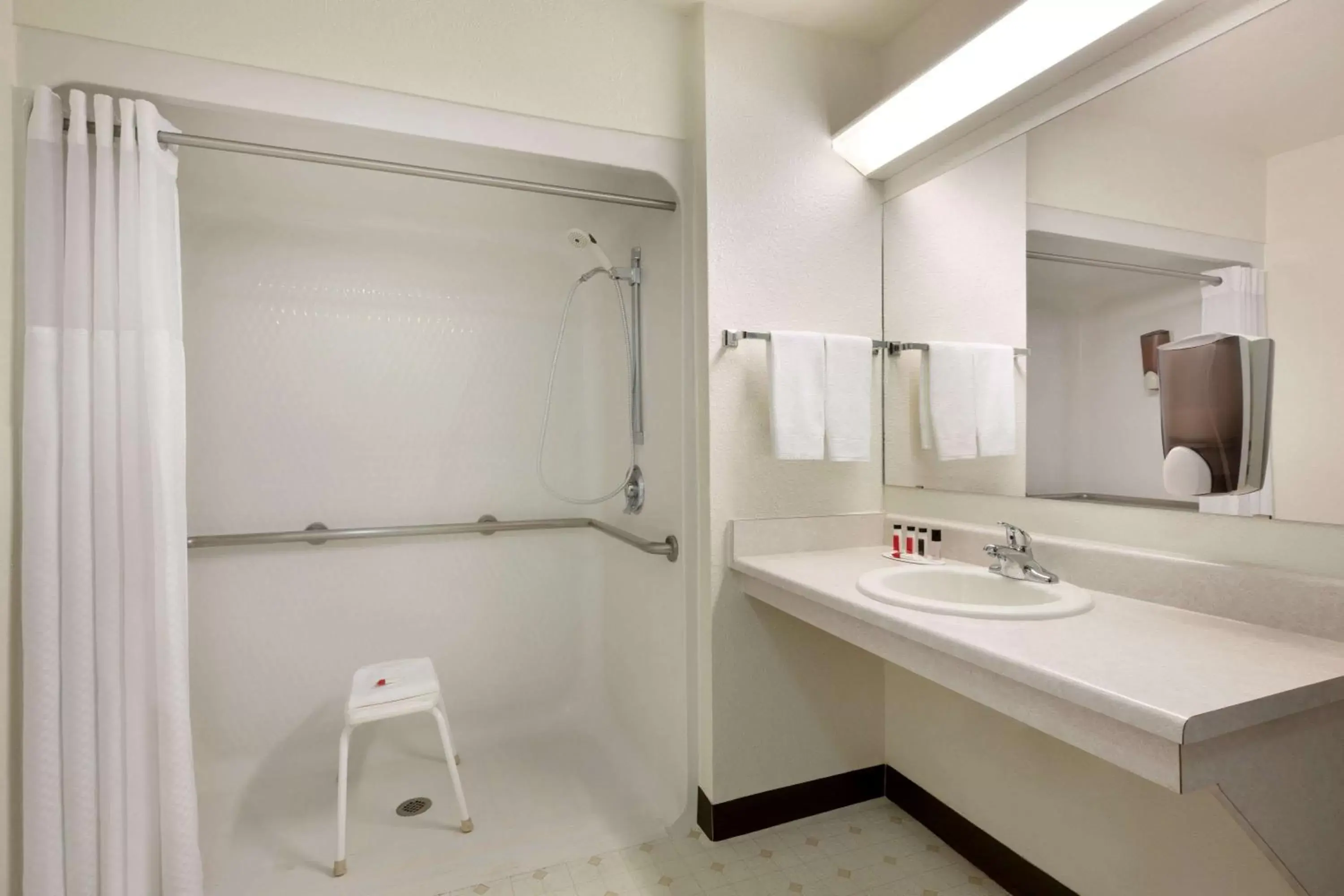 Bathroom in Travelodge by Wyndham Belen