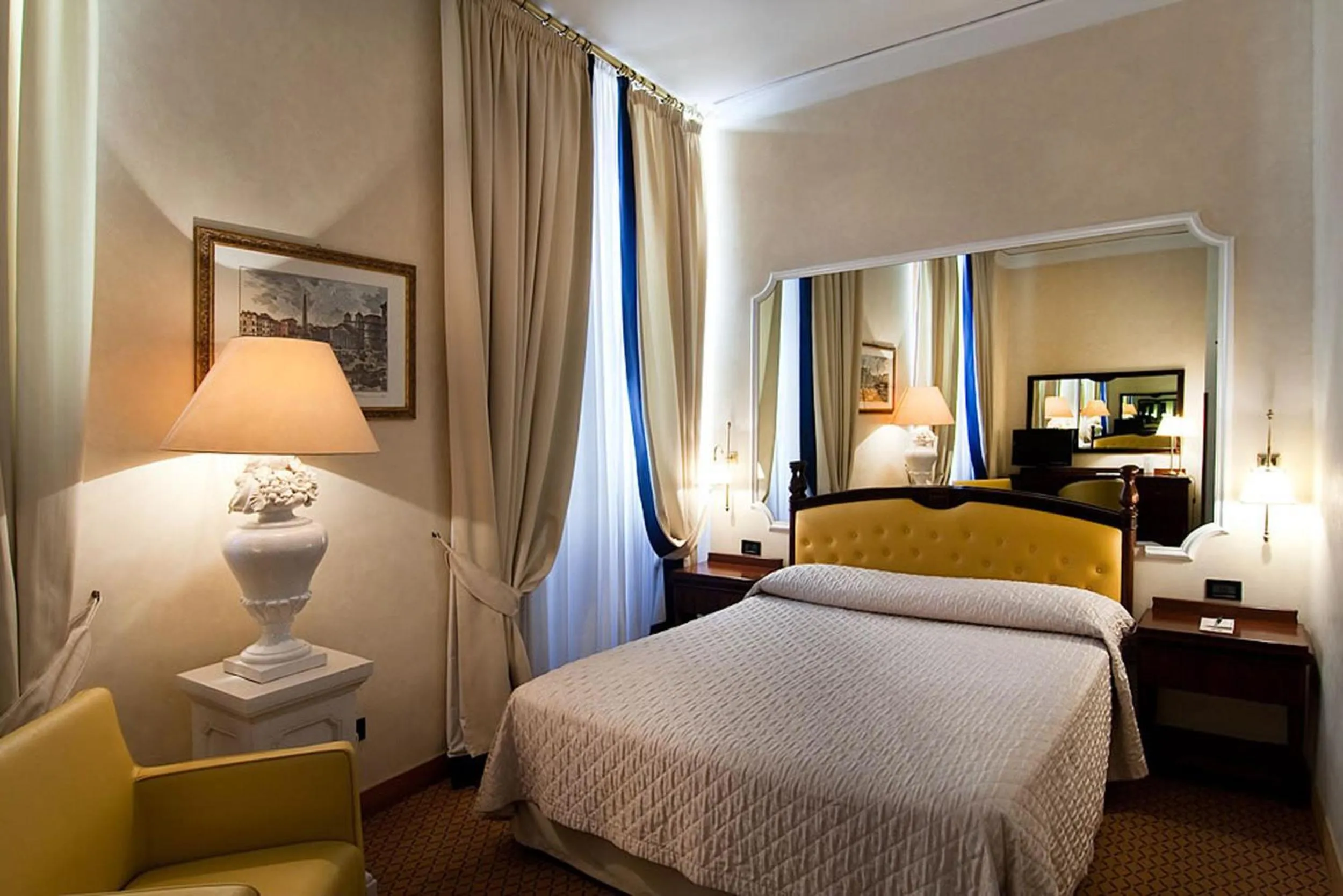 Bedroom, Bed in Colonna Palace Hotel