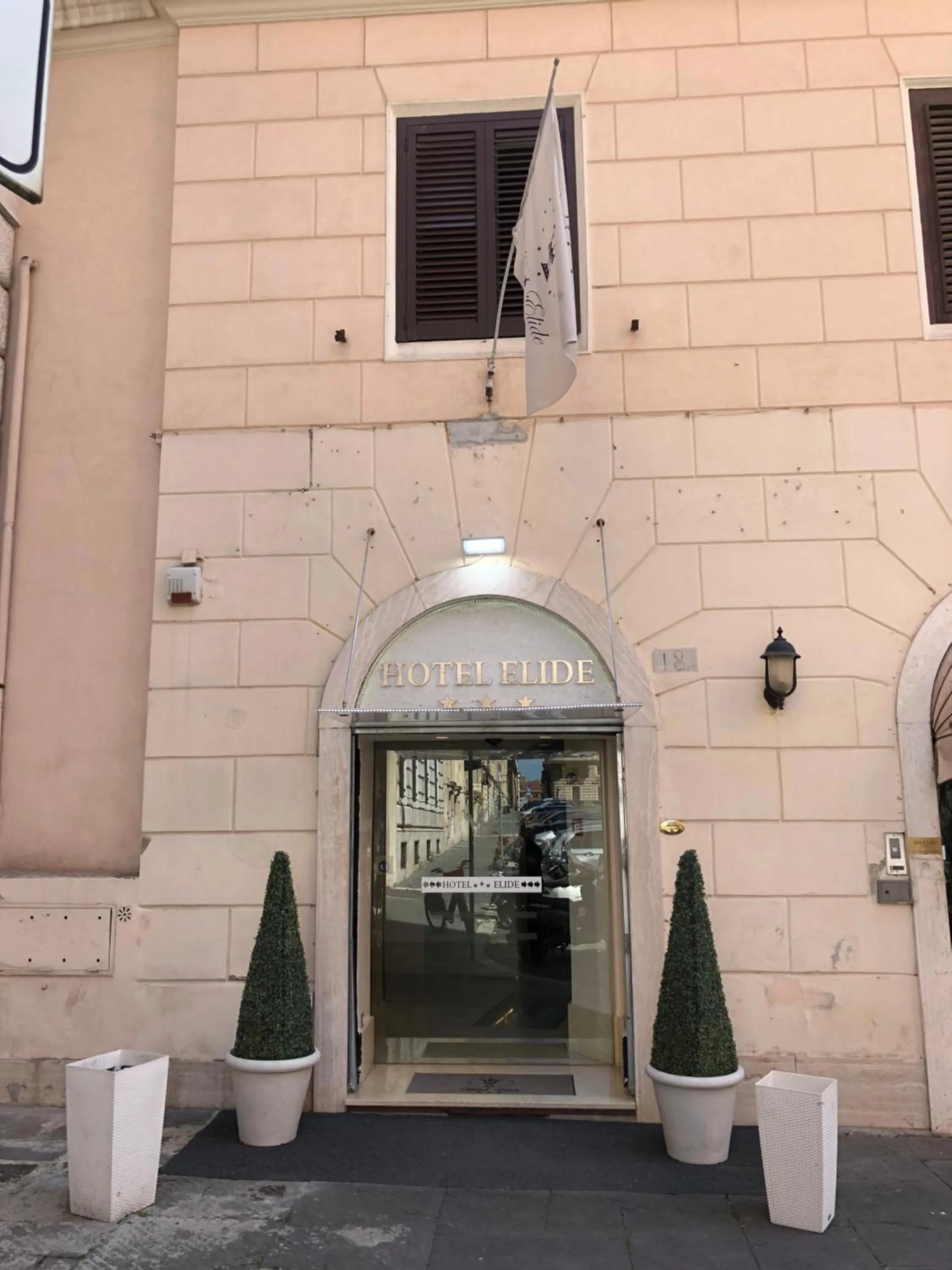 Facade/entrance in Hotel Elide