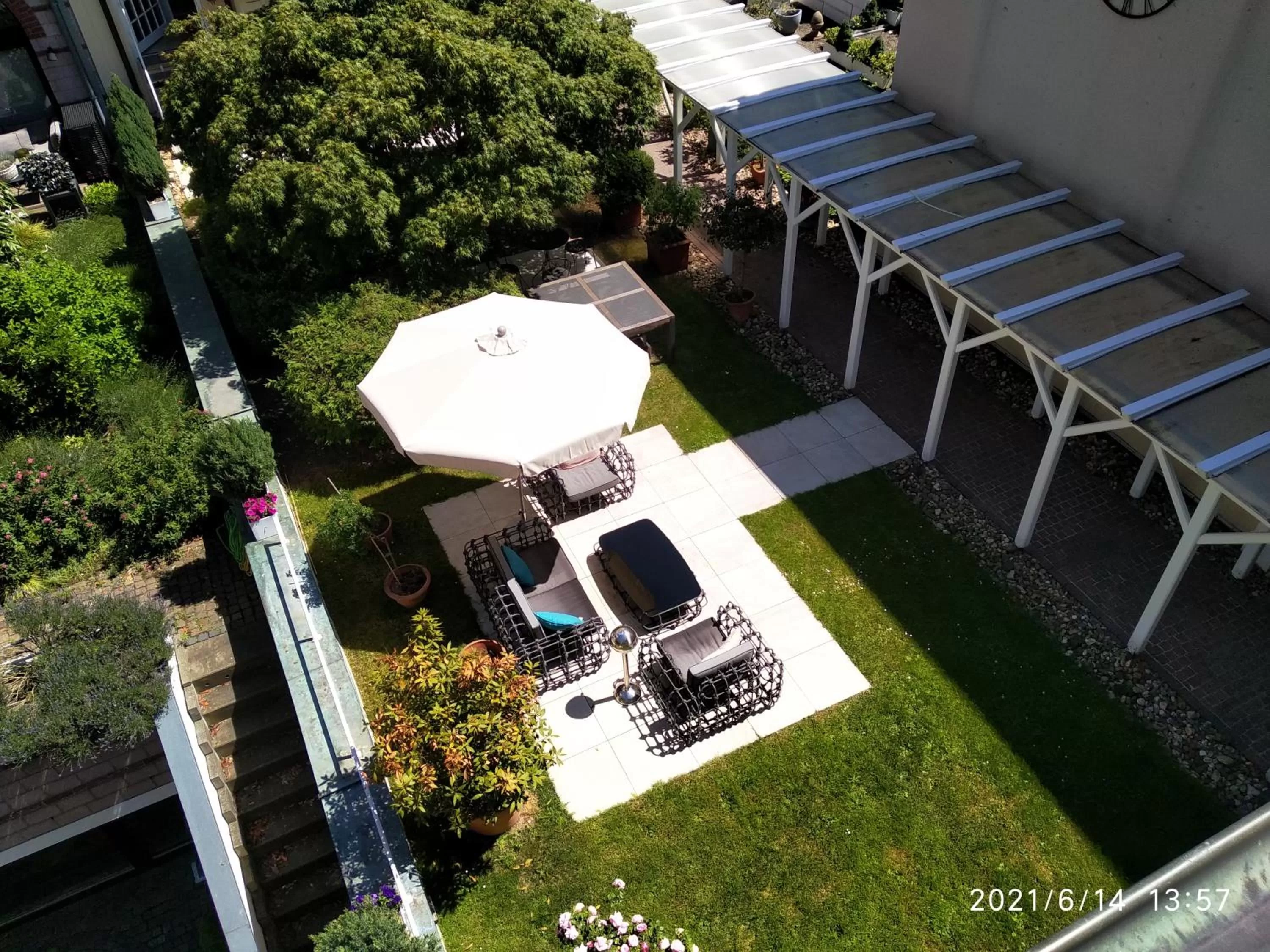 Garden, Bird's-eye View in Carlstadt Suites Düsseldorf