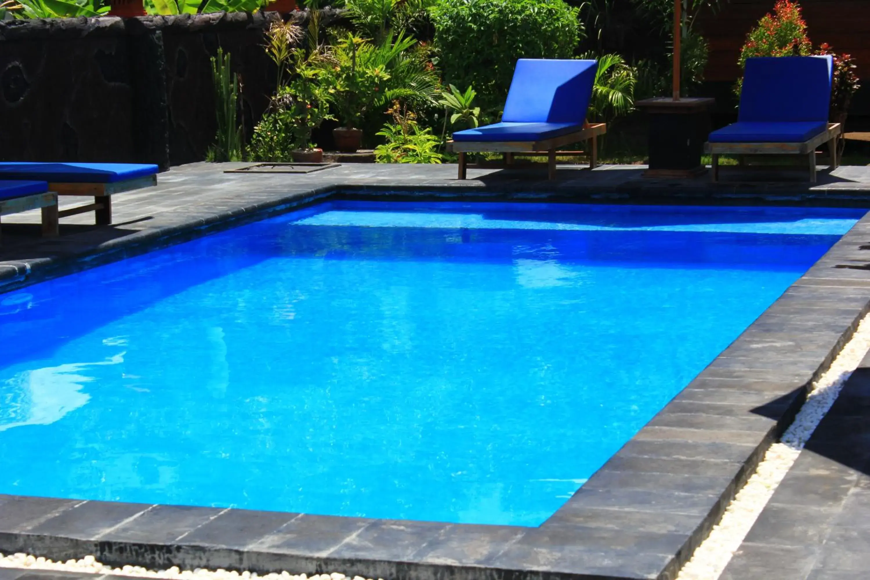 Swimming Pool in Colour Cottages