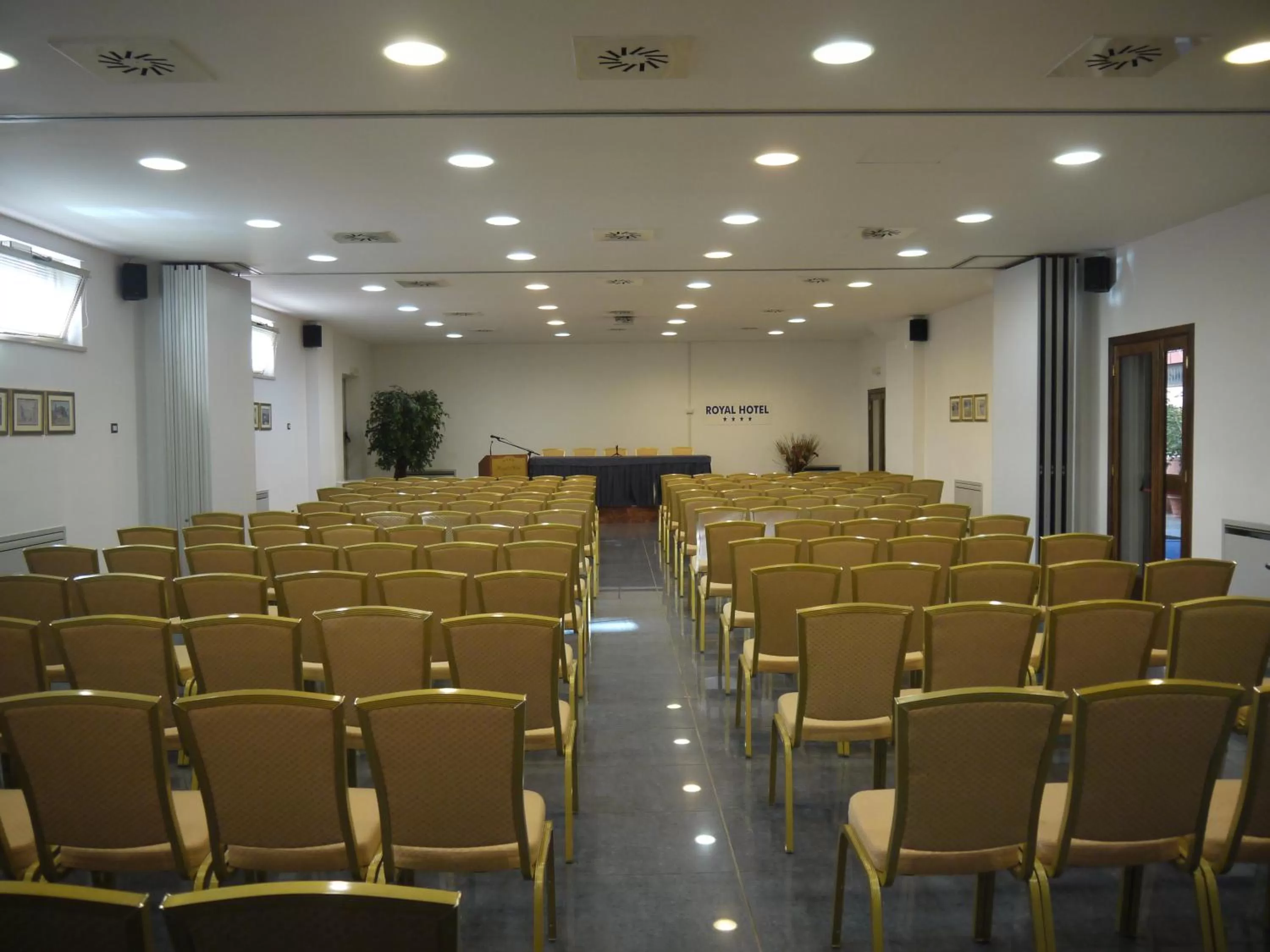 Business facilities in Royal Hotel