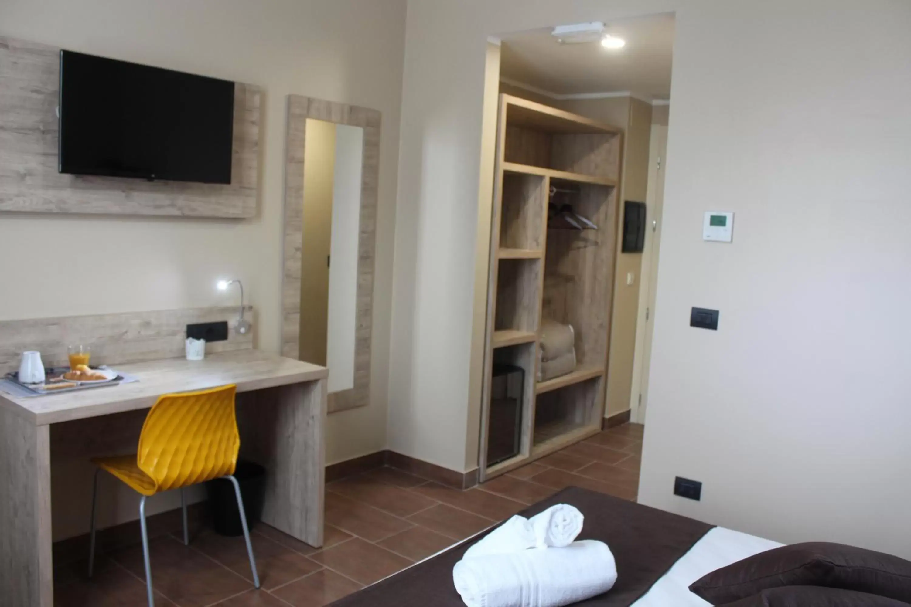 Bedroom, TV/Entertainment Center in Hotel Giacosa