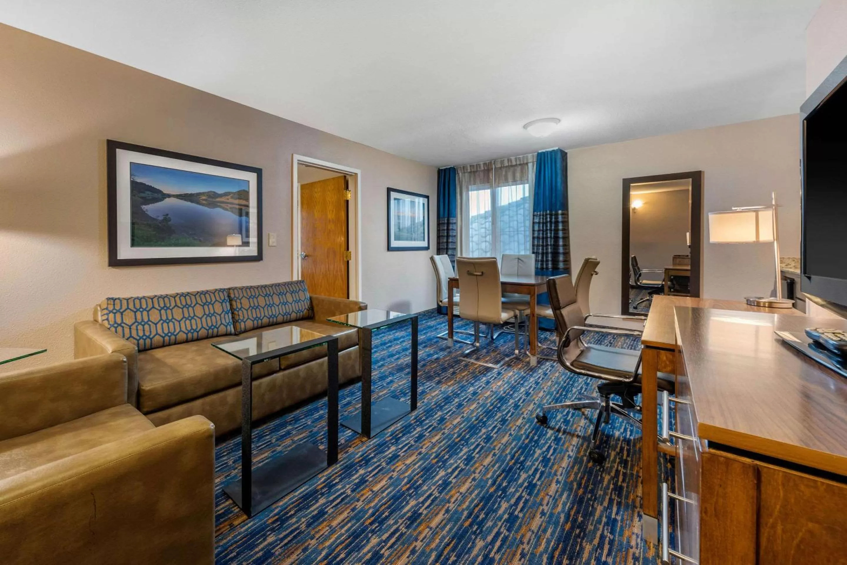 Photo of the whole room in Comfort Inn South San Jose - Morgan Hill