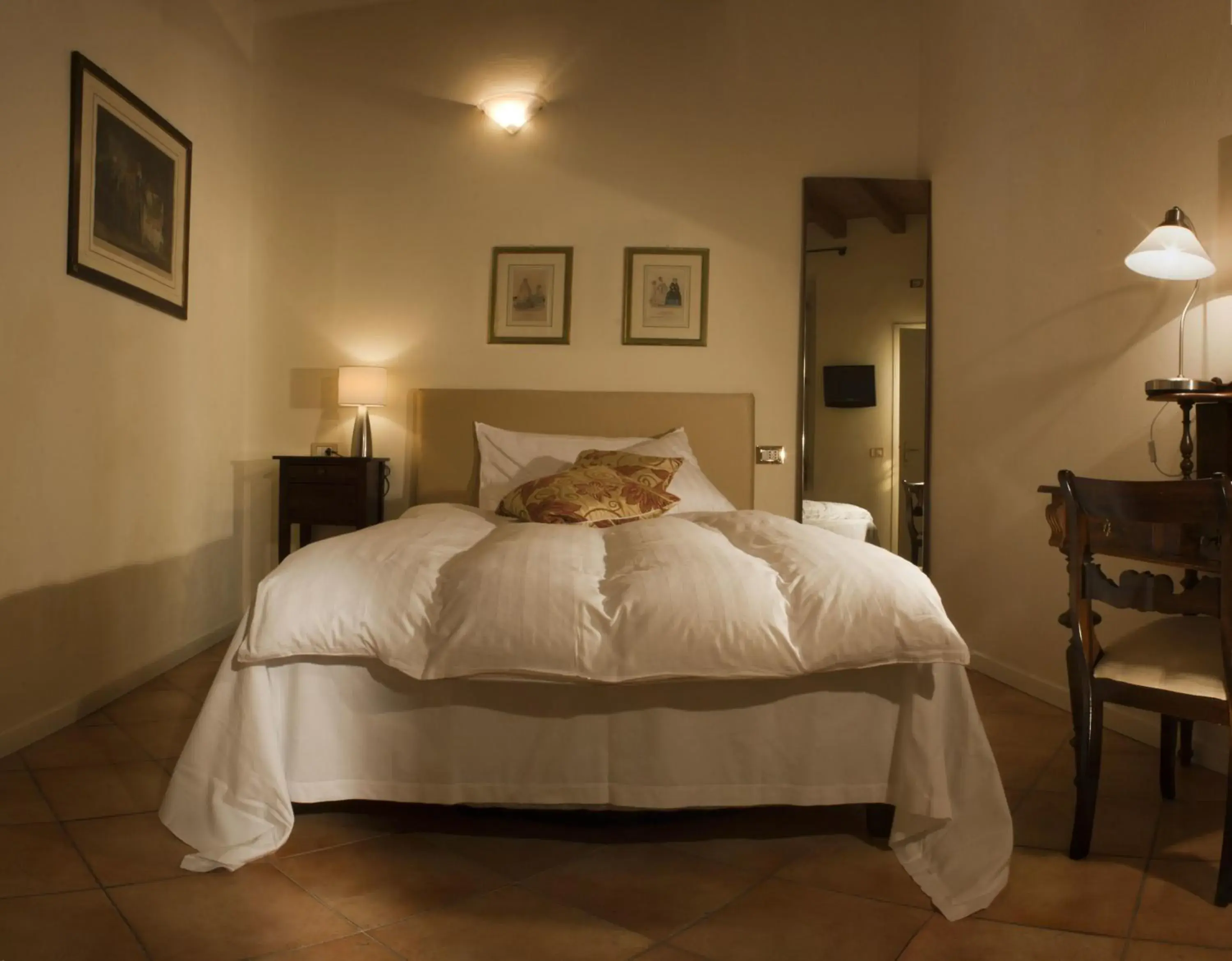 Photo of the whole room, Bed in Albergo Orologio