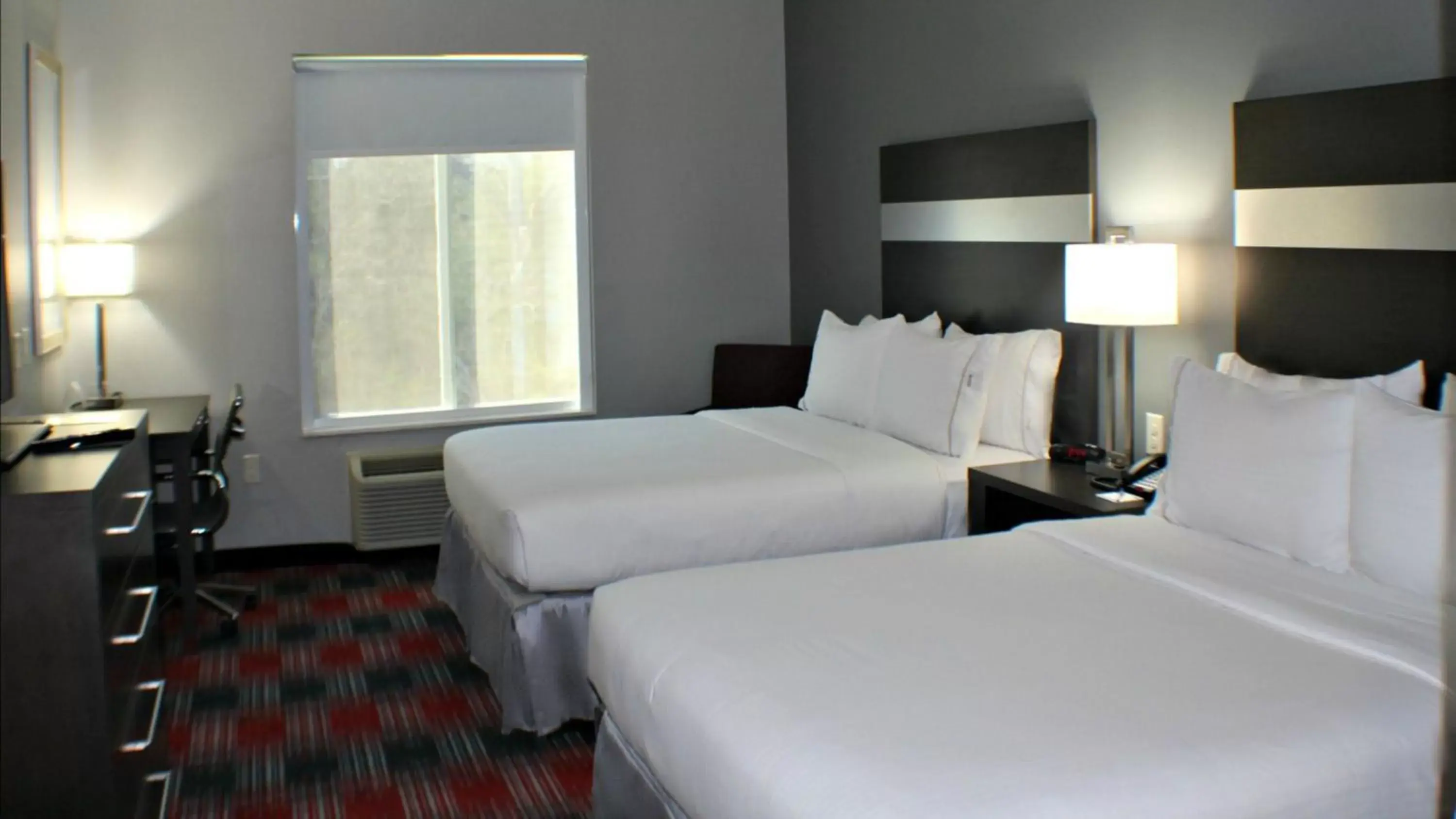 Photo of the whole room, Bed in Holiday Inn Express & Suites Bonham, an IHG Hotel