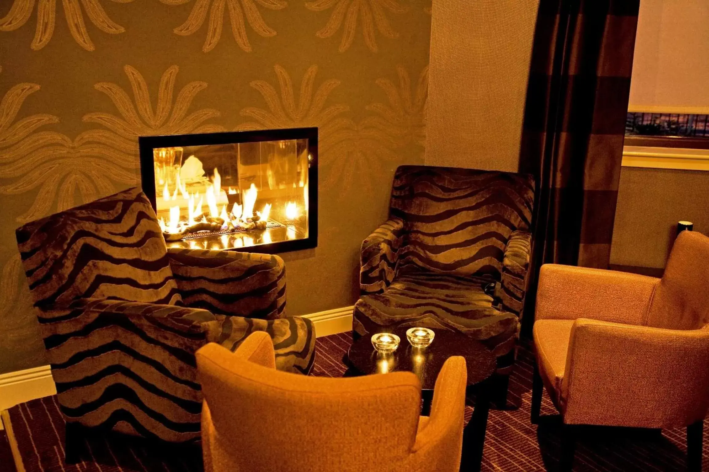 Communal lounge/ TV room, Seating Area in The Popinjay Hotel