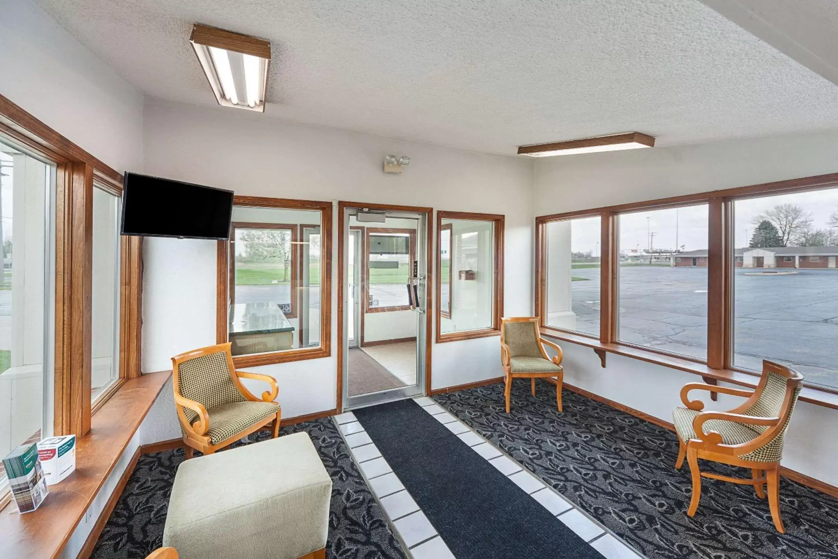 Lobby or reception, Seating Area in Rodeway Inn