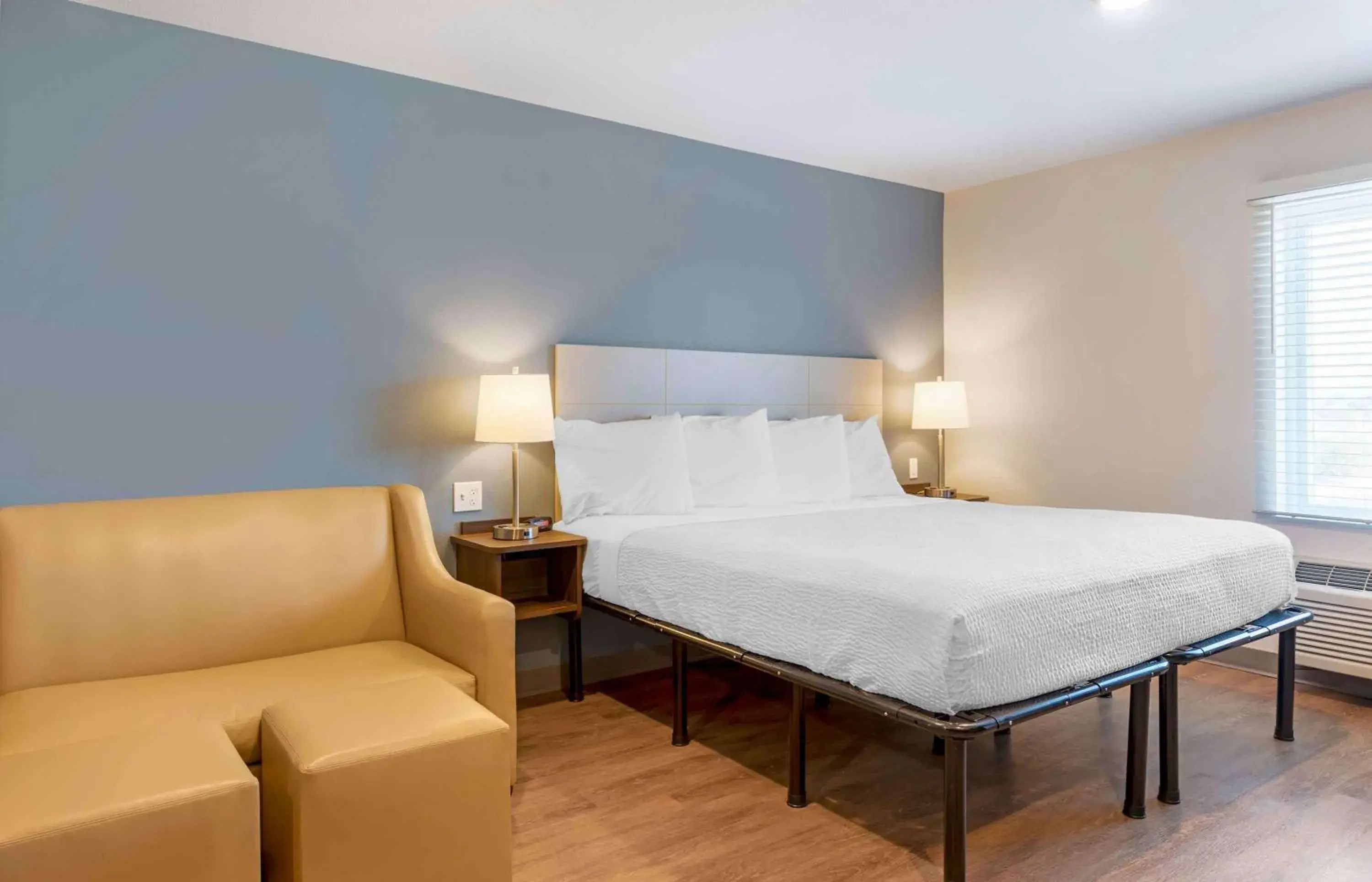 Bedroom, Bed in Extended Stay America Suites - Portland - East