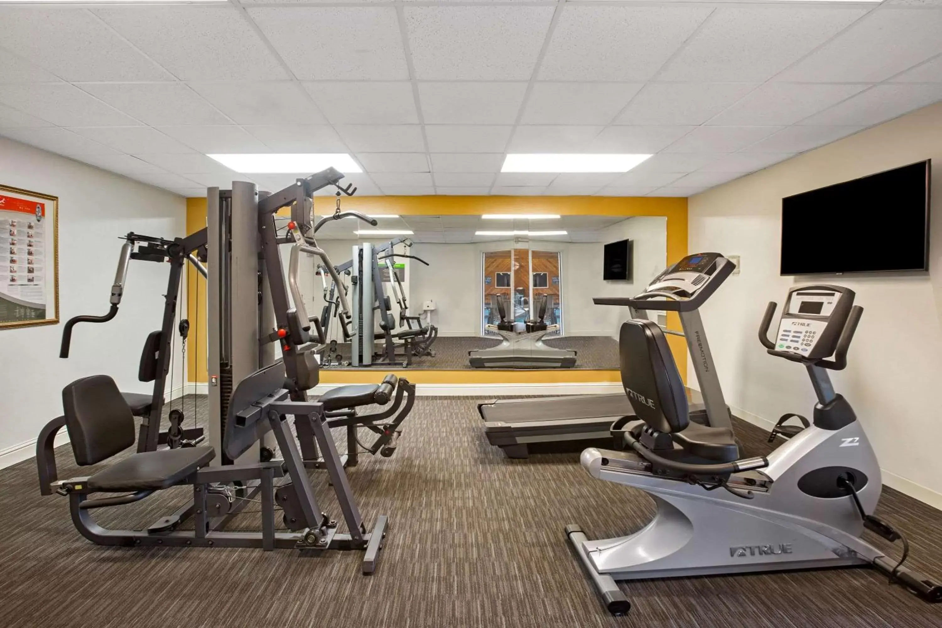 Fitness centre/facilities in La Quinta by Wyndham Visalia/Sequoia Gateway Fitness centre/facilities in La Quinta by Wyndham Visalia/Sequoia Gateway