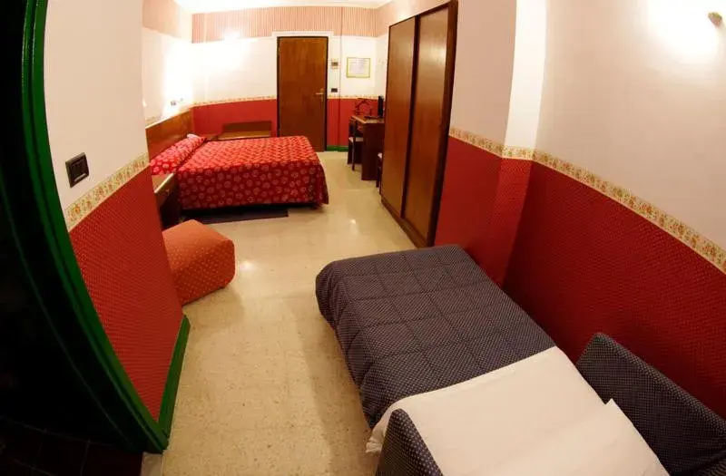 Bedroom, Seating Area in Hotel Iris Crillon