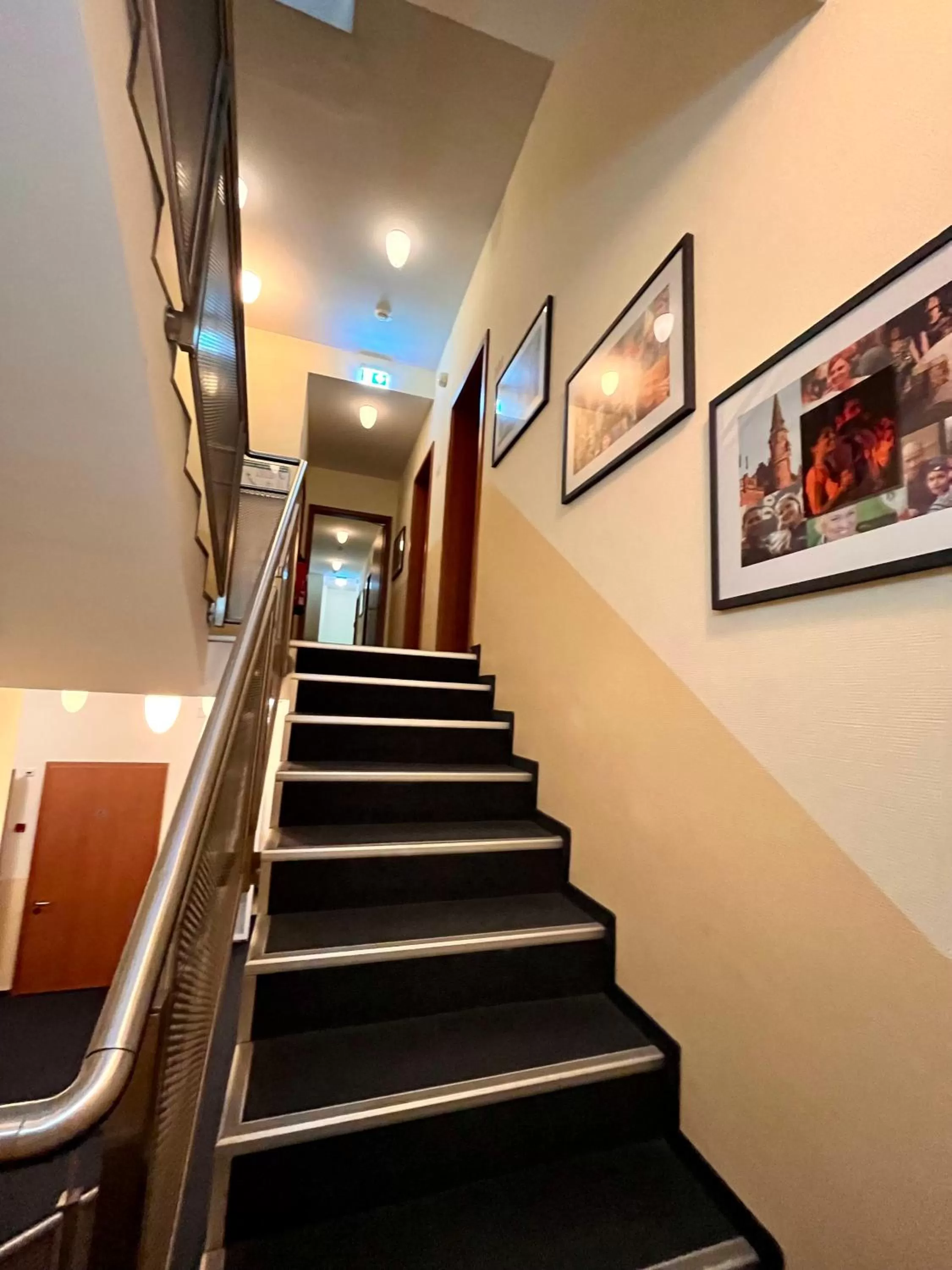 elevator in Hotel Hoepfner Burghof