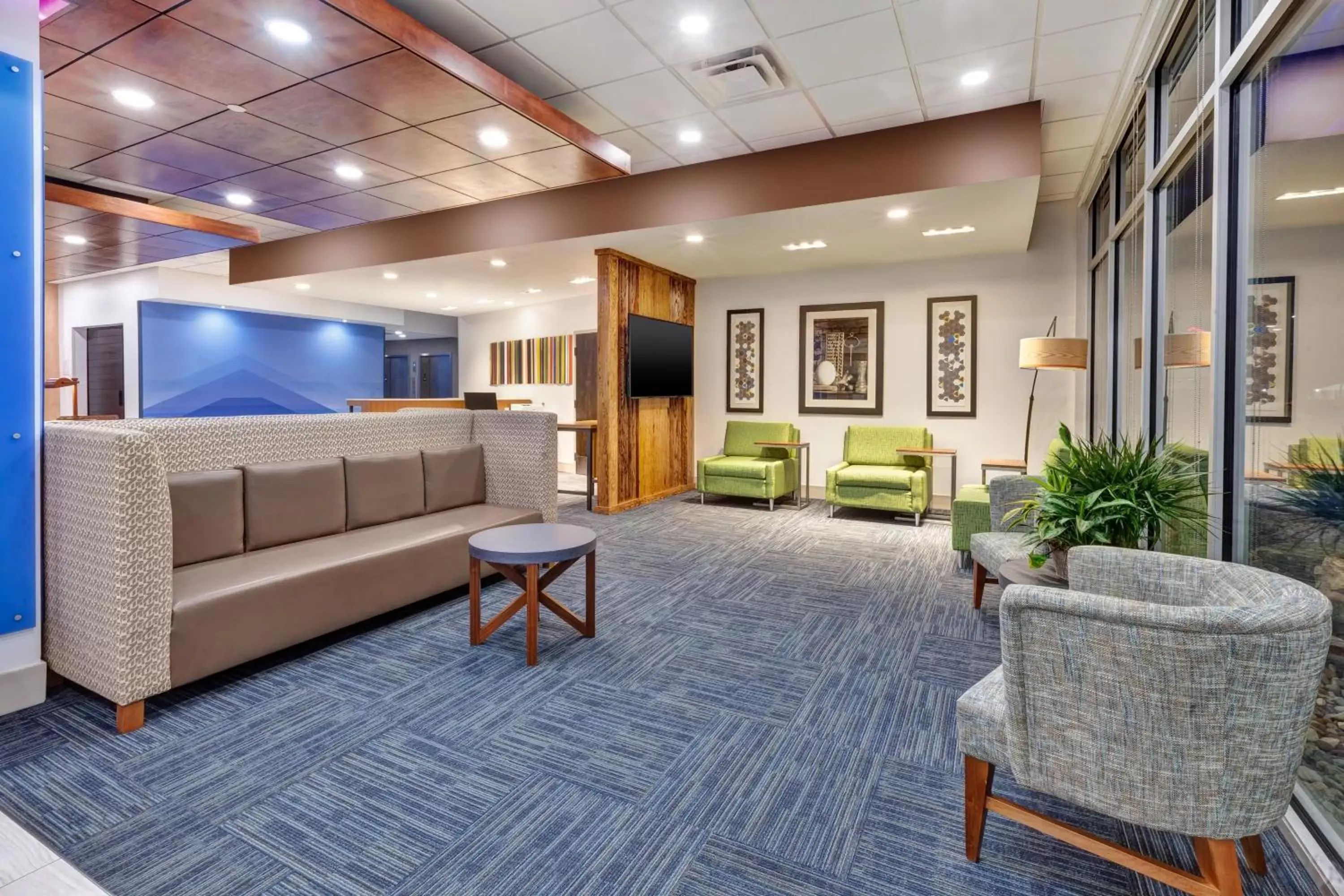 Property building in Holiday Inn Express & Suites - Milan - Sandusky Area by IHG Property building in Holiday Inn Express & Suites - Milan - Sandusky Area by IHG
